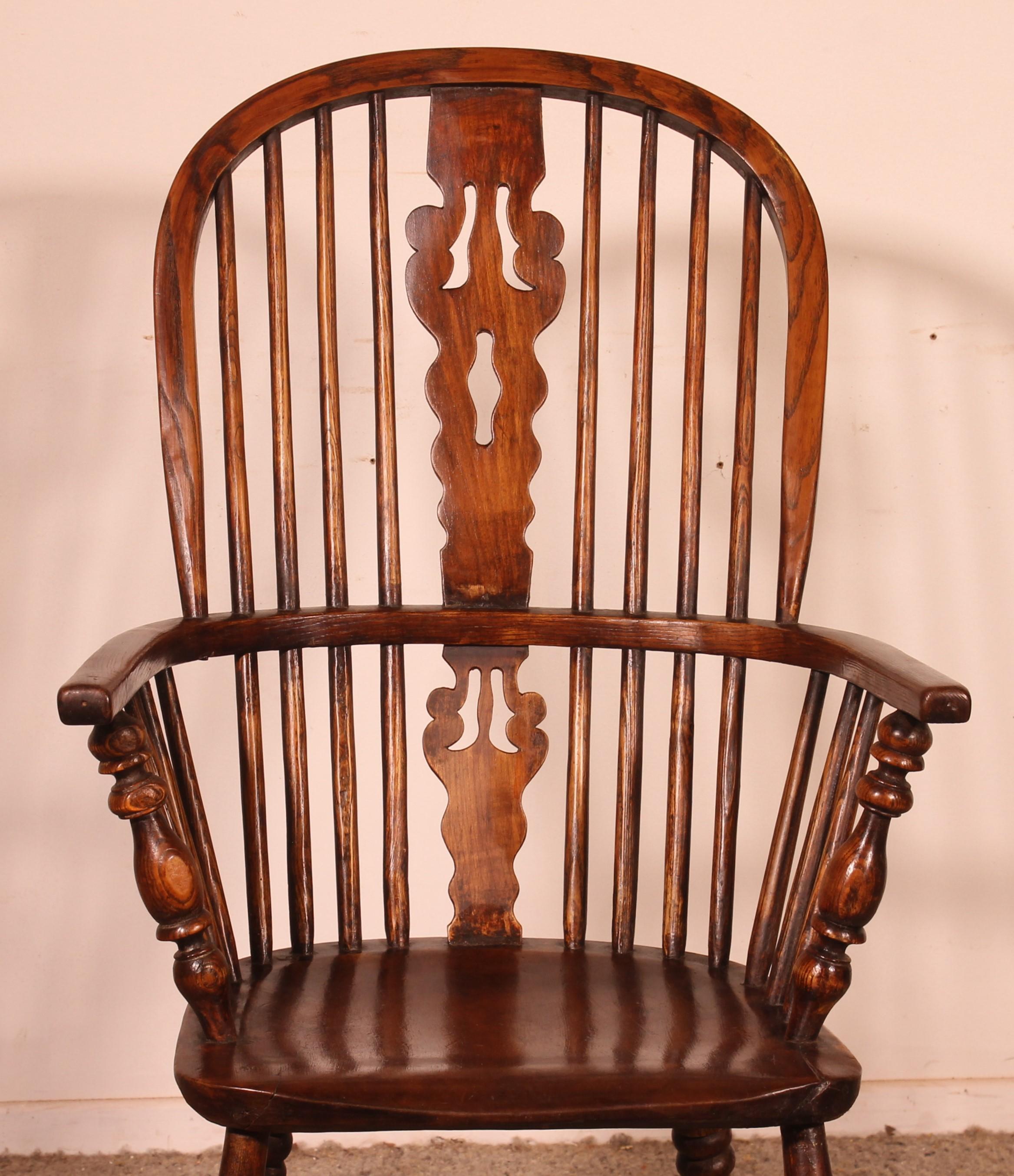 Sillón Windsor de fresno y olmo de principios del siglo XIX Victoriano en venta