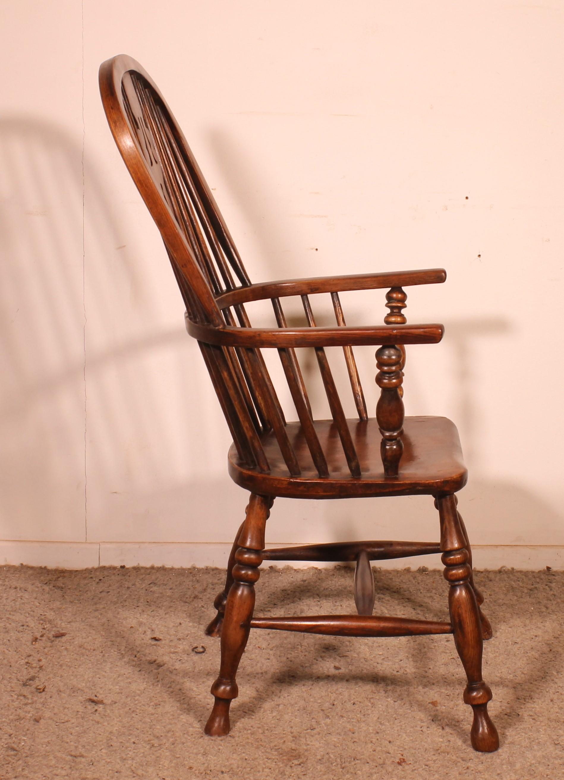 Sillón Windsor de fresno y olmo de principios del siglo XIX en venta 1