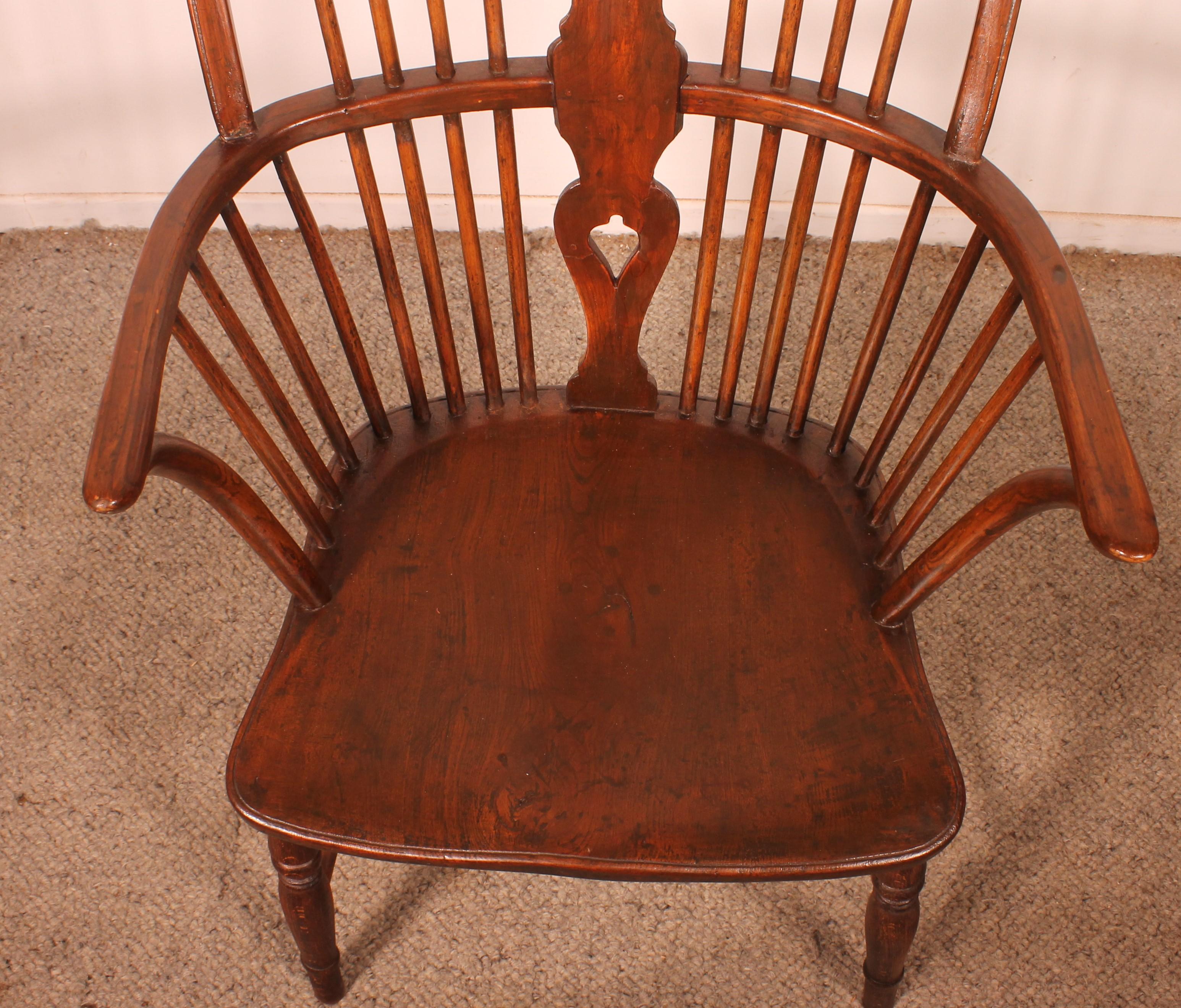 Fauteuil Windsor en châtaignier et bois d'if - 18ème siècle en vente 3