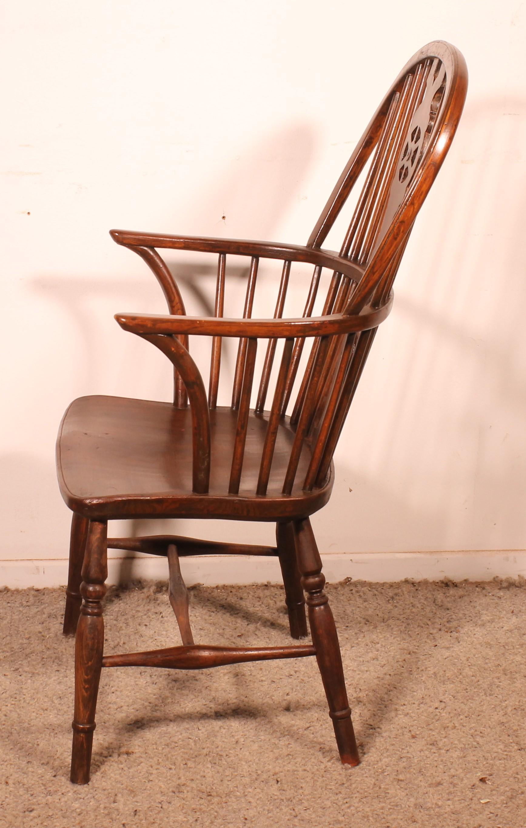 Châtaignier Fauteuil Windsor en châtaignier et bois d'if - 18ème siècle en vente