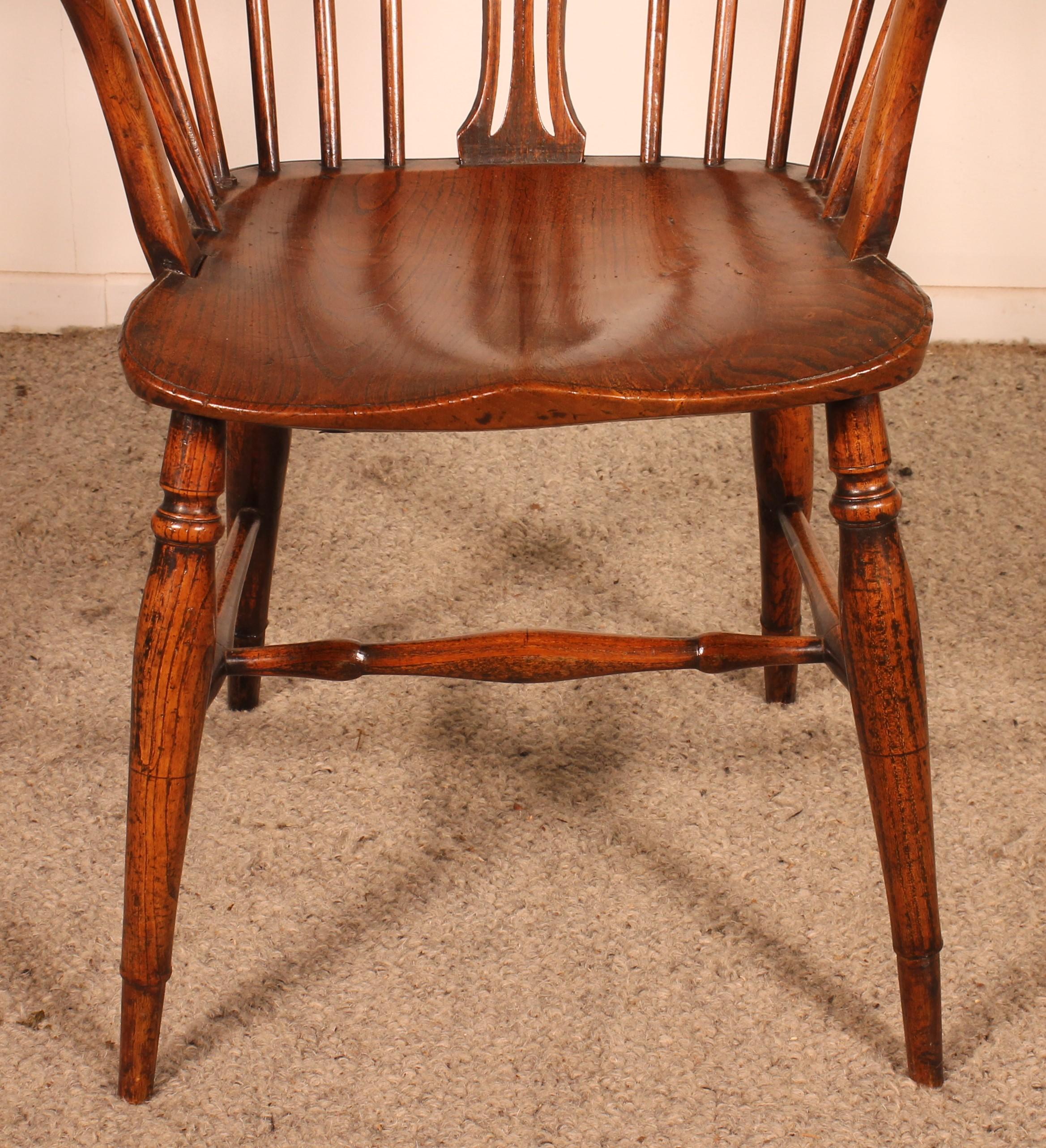 Aesthetic Movement Windsor Armchair In Chestnut Early 19th Century For Sale