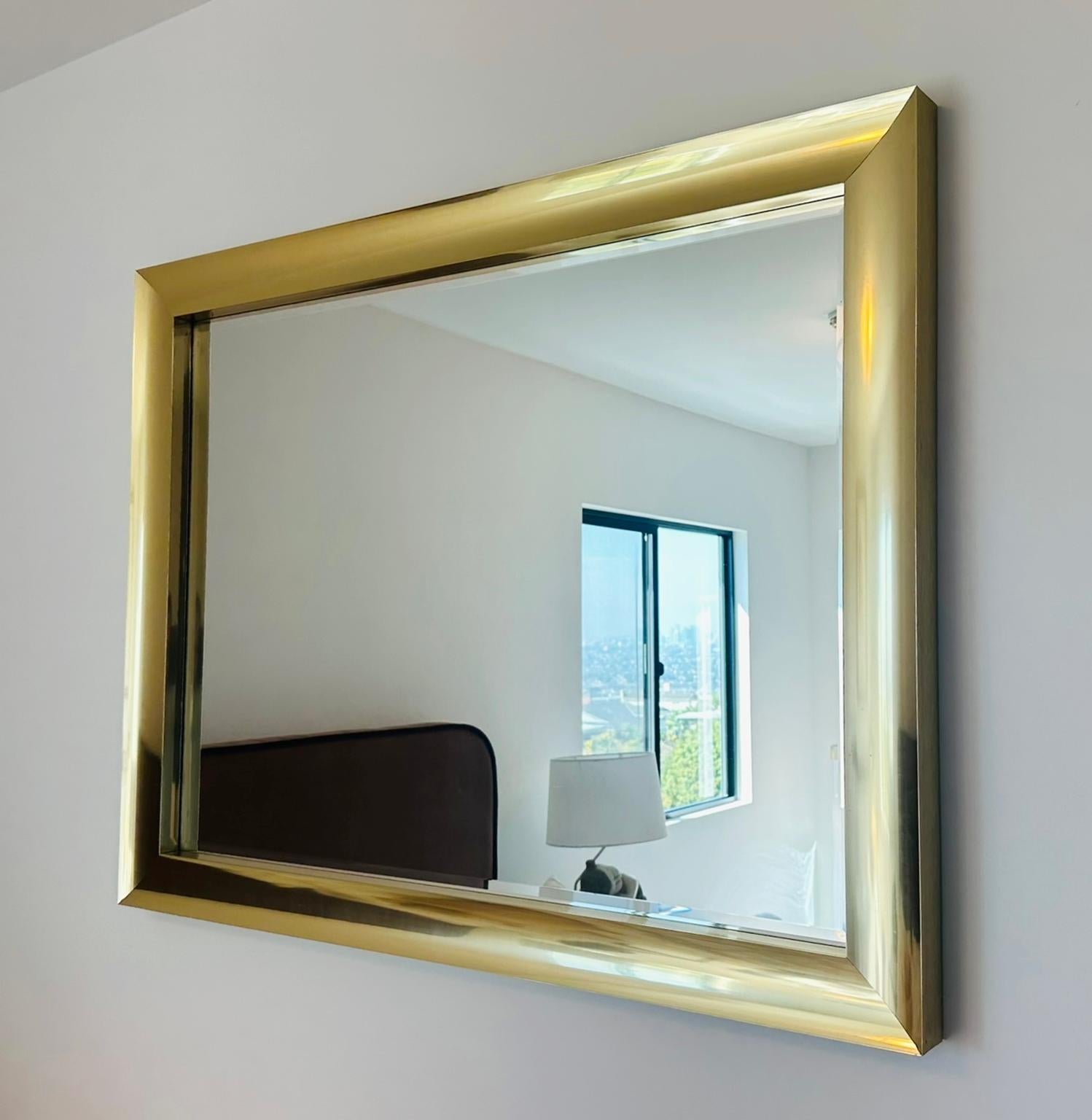 Regency Windsor Art Specchio da parete grande in alluminio placcato ottone, USA, metà del secolo scorso in vendita