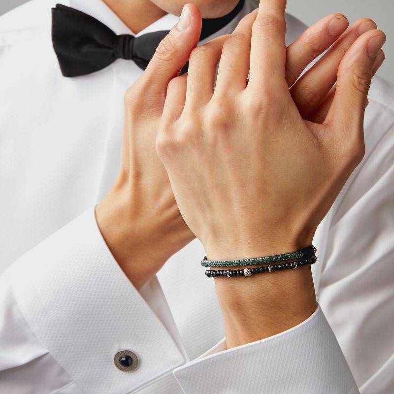 Uomo Bracciale Windsor con 139 smeraldi in macramè e argento, taglia M in vendita