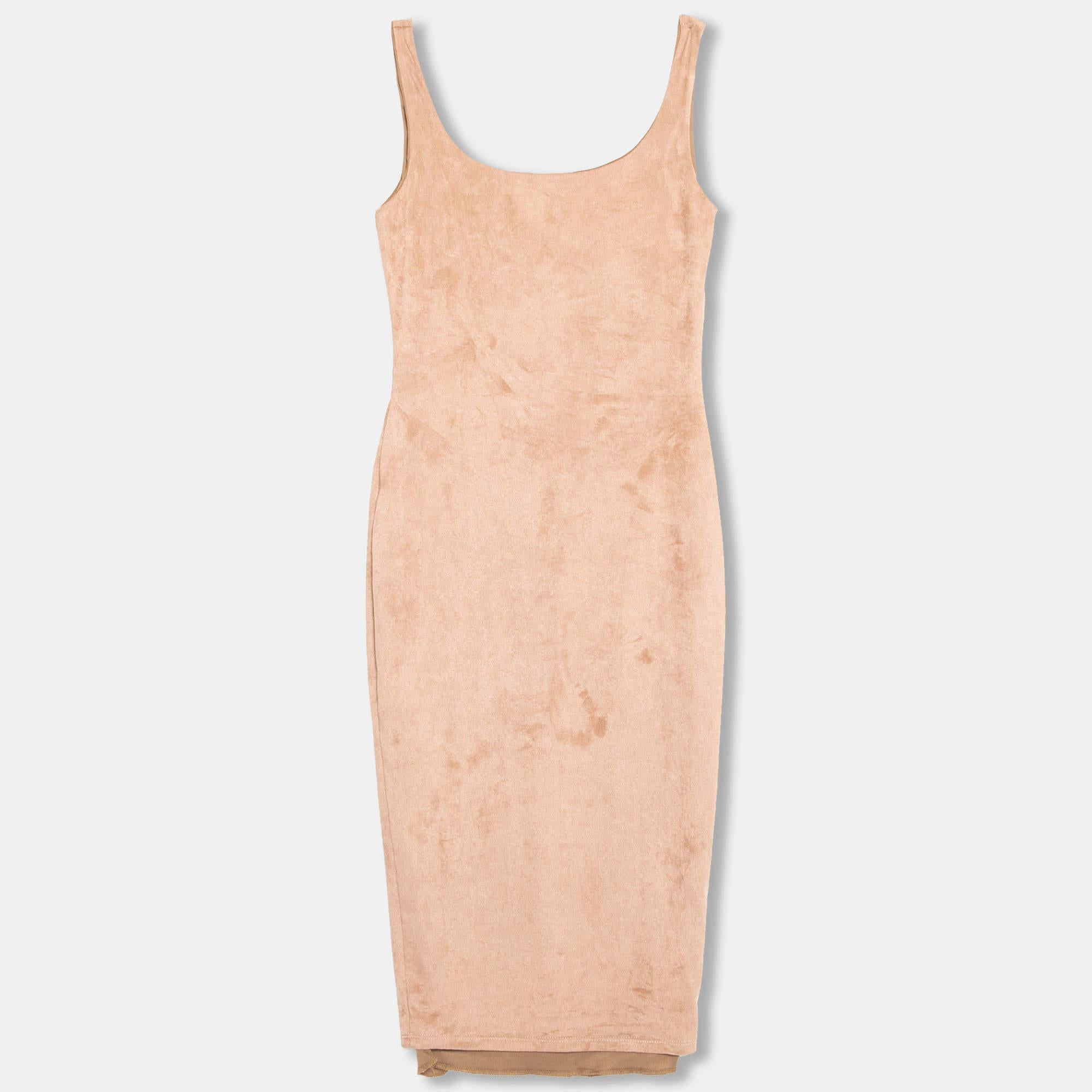 Questo abito bodycon di Windsor è realizzato con materiali di qualità e presenta una silhouette elegante e raffinata. Offre una vestibilità favolosa e sfoggia uno stile senza maniche. Sarai fantastica quando lo indosserai con le décolleté a punta.