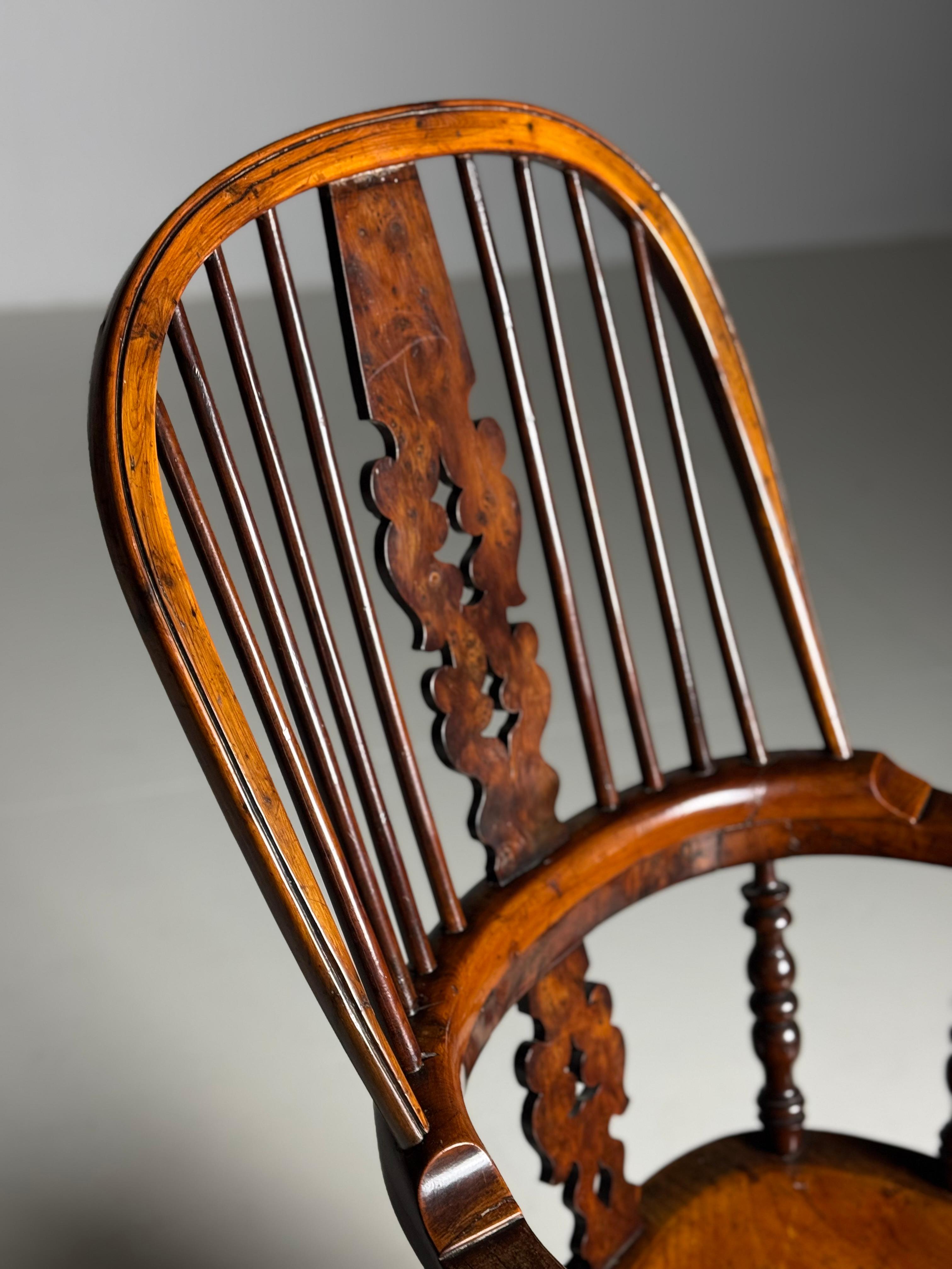 Wood Windsor Chair English antique ca. 1800 For Sale