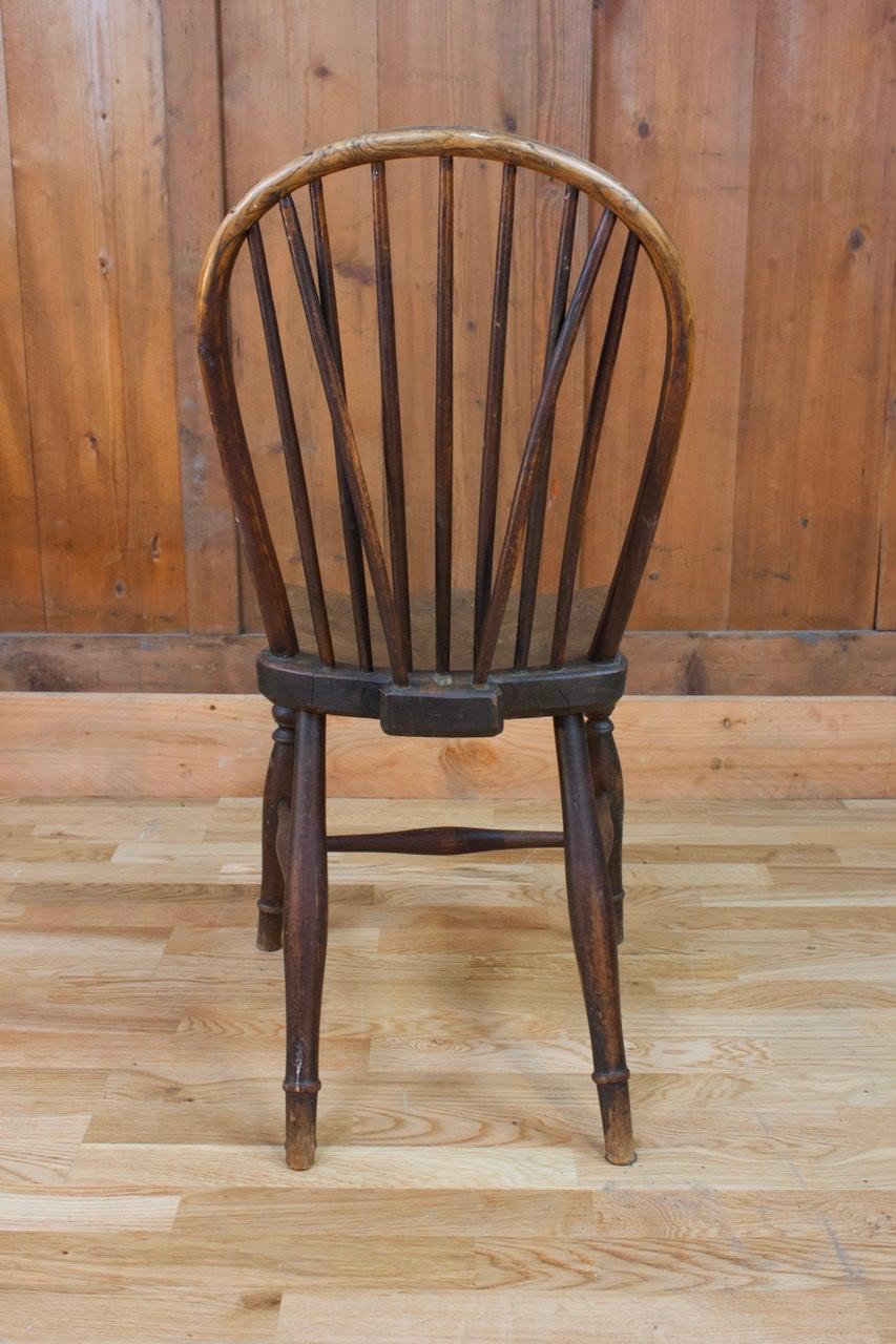 Windsor Chair in Solid Wood, England, 19th Century In Good Condition For Sale In Beuzevillette, FR