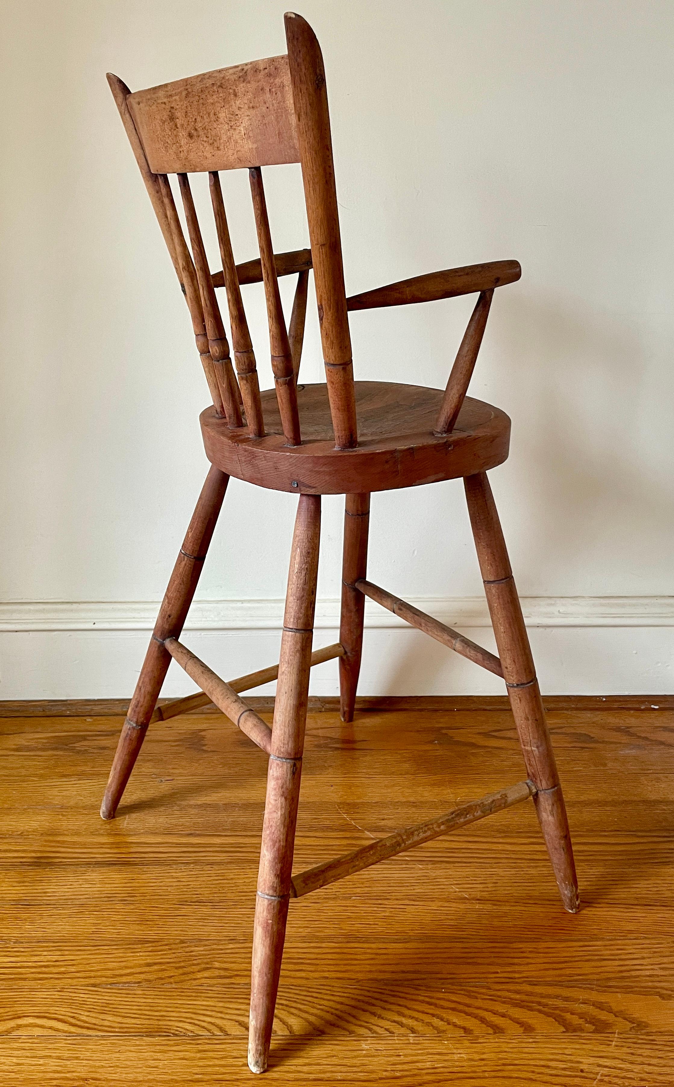Chaise Winsdor d'enfant, ancienne, vers 1880, américaine (Maine), lavée rouge d'origine en vente 2