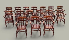 Windsor-Stühle mit nach hinten gekämmter Rückenlehne, 16er-Set aus Erle, Esche und Ulme, um 1900