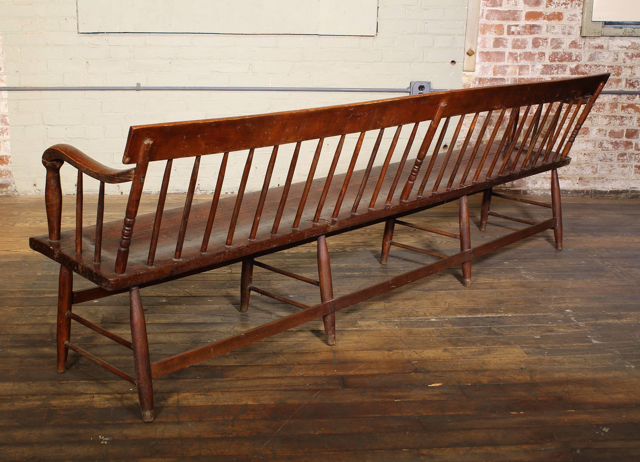 Windsor Deacon's Wooden Bench In Distressed Condition In Oakville, CT
