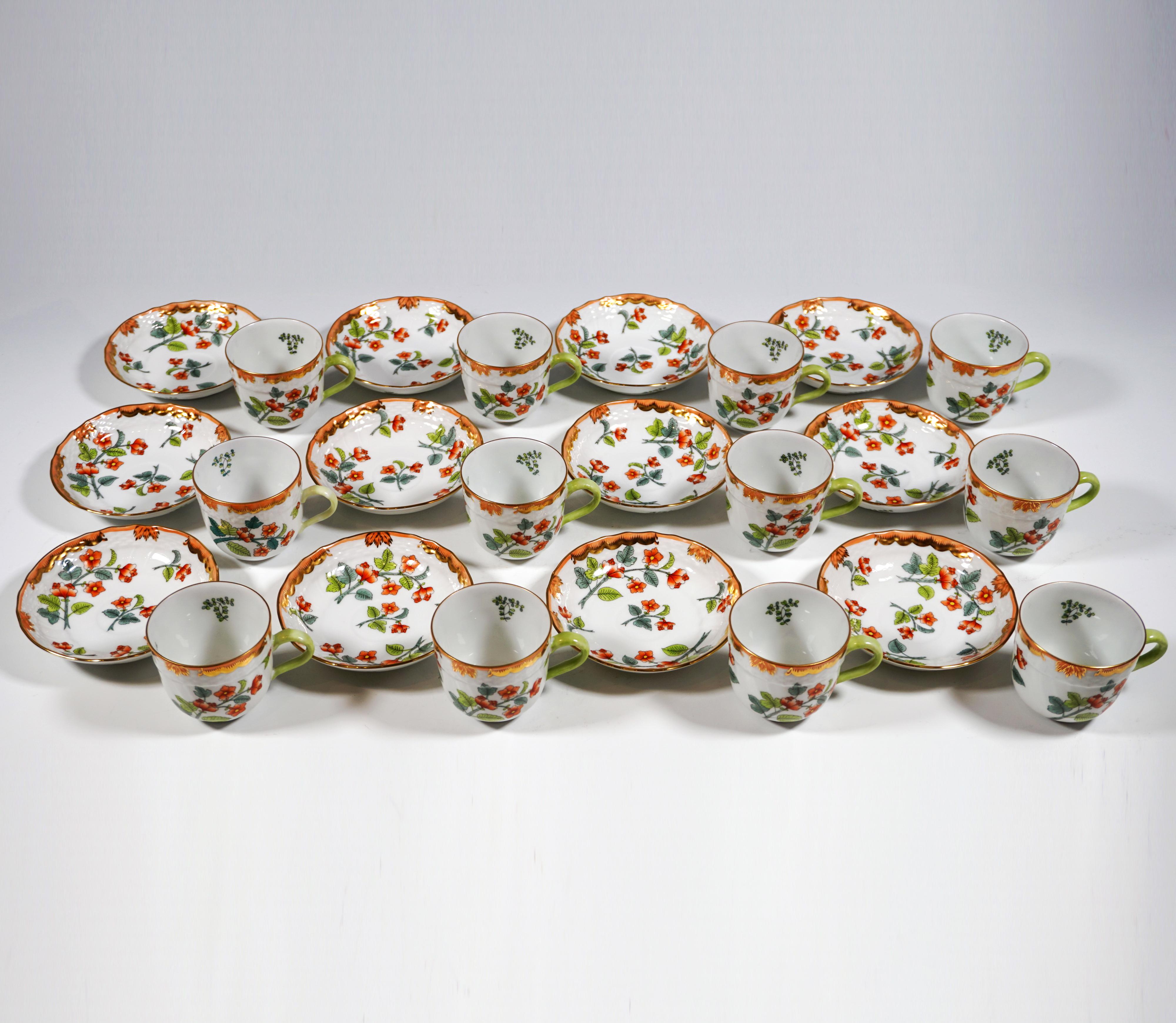 Windsor Flowers 'Livia' Coffee Set For 12 Persons, Herend Hungary, 20th Century In Good Condition For Sale In Vienna, AT