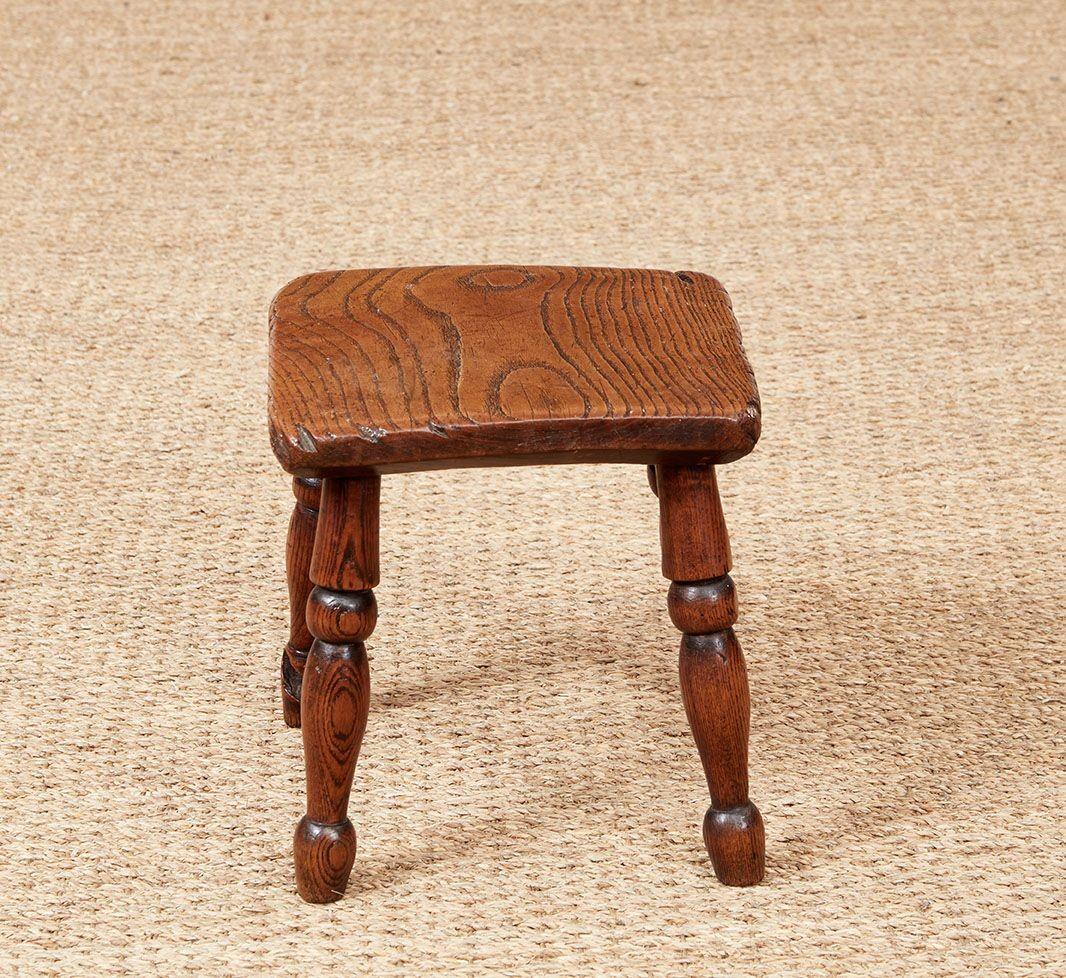 Orme Tabouret de traite Windsor en vente