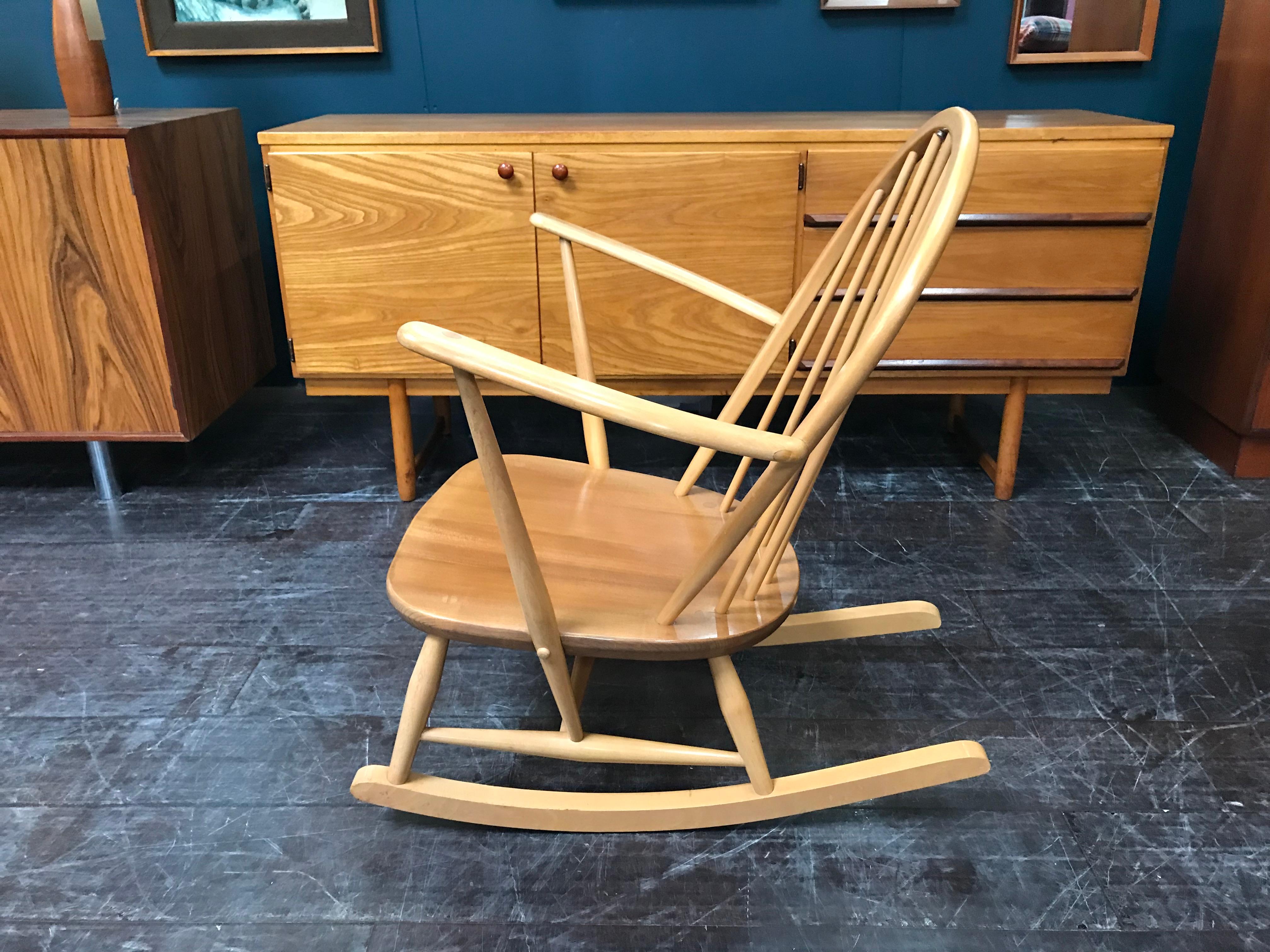 Windsor Rocking Chair by Lucian Ercolani for Ercol, Blonde, Elm and Beech For Sale 2