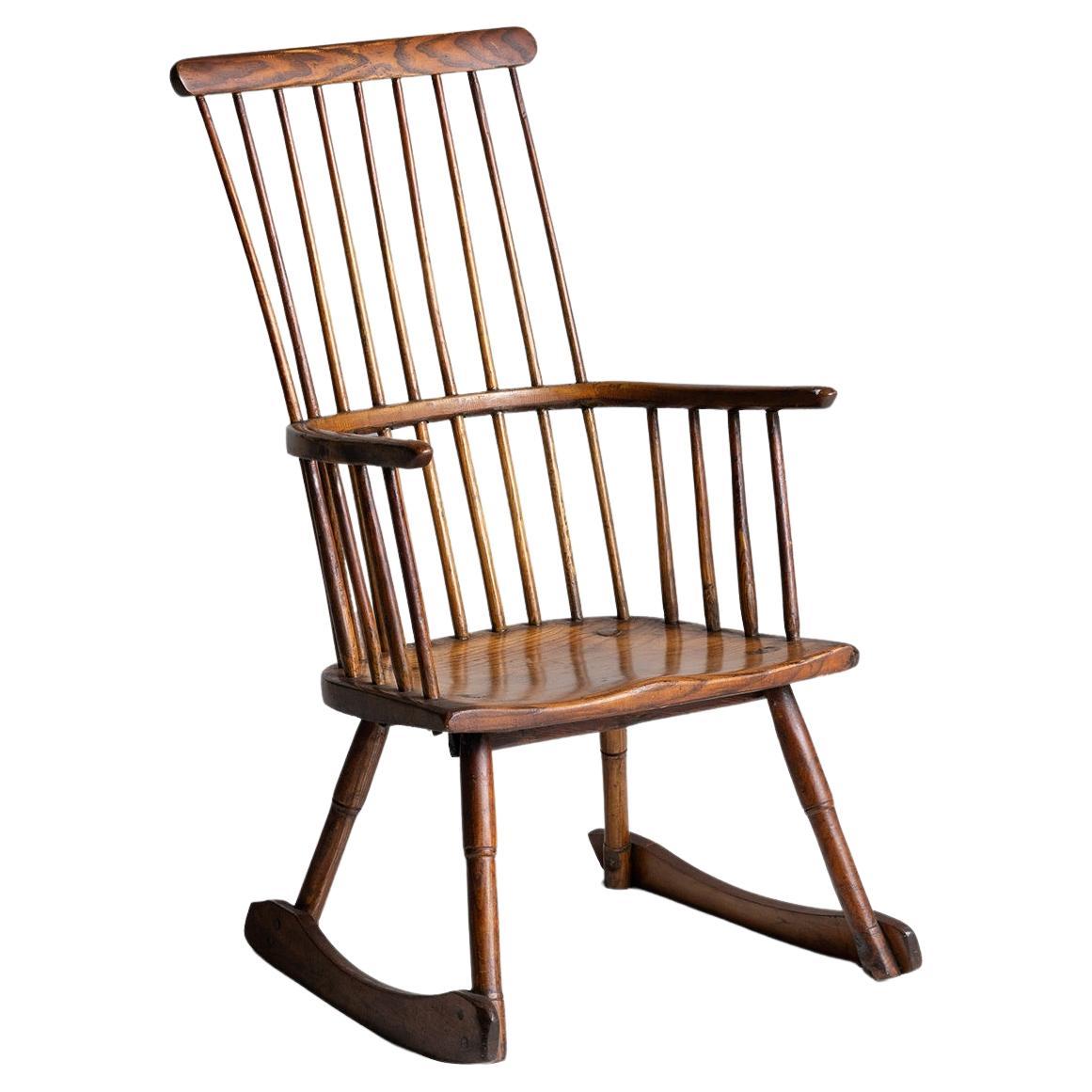 Windsor Rocking Chair, England, circa 1900 For Sale