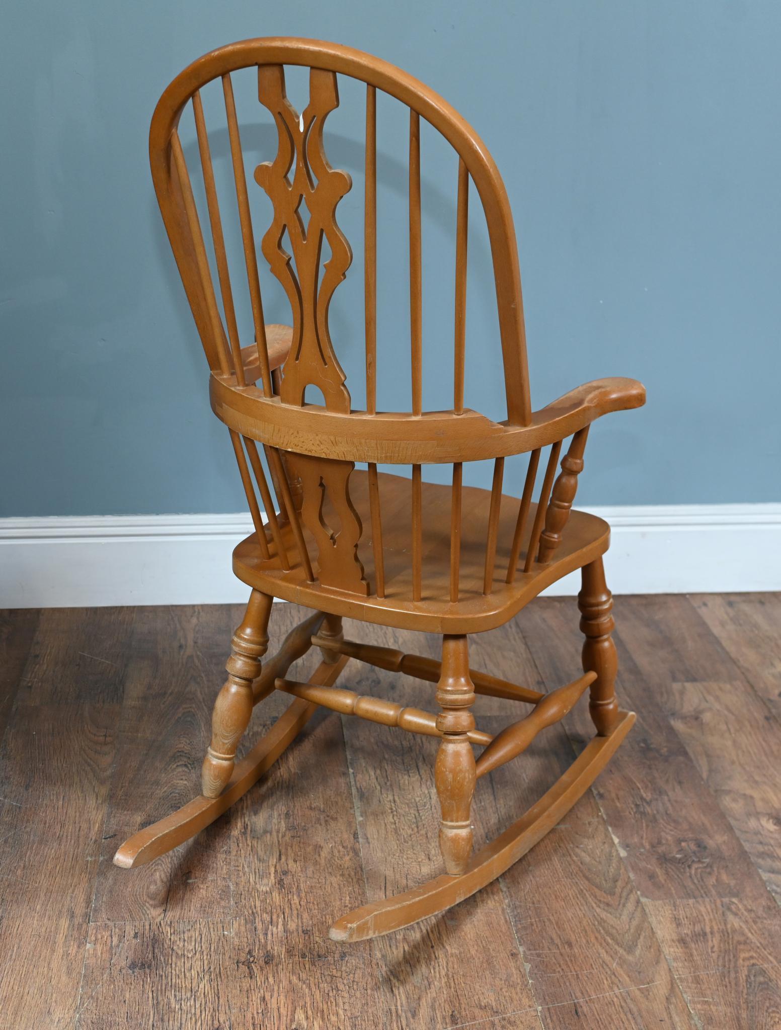 Fin du 20e siècle Fauteuil à bascule Windsor - Chaises de ferme anglaises sculptées à la main en vente