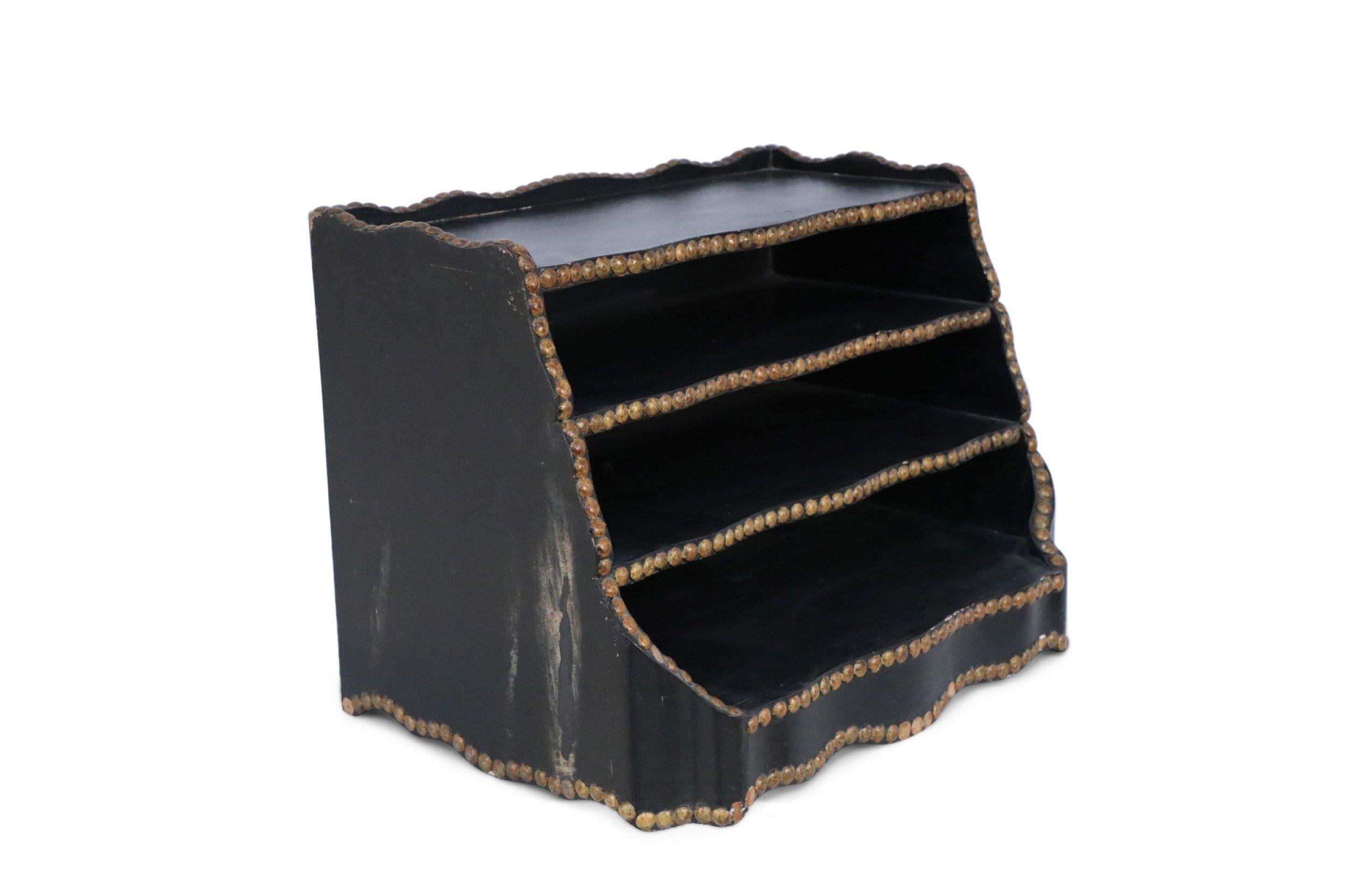 Porcellana Scaffale da scrivania con bordo nero e oro in stile Windsor in vendita