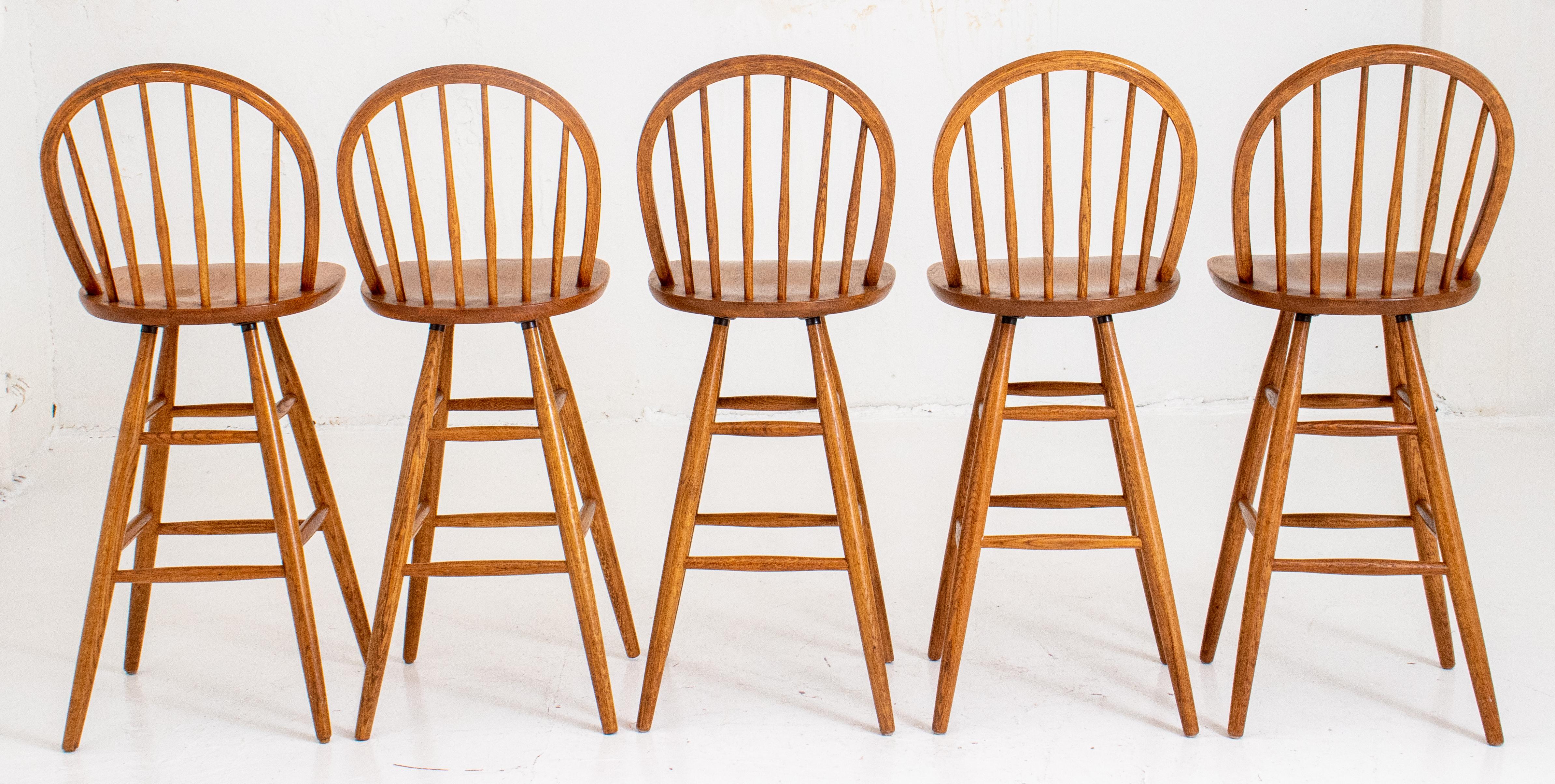 Windsor Style Oak High Stools, 5 In Good Condition For Sale In New York, NY