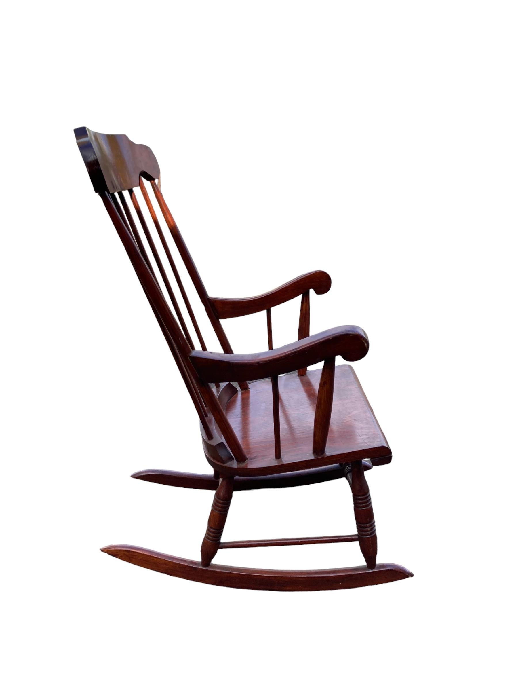 Early Victorian Windsor style rocking chair, Mid 20th Century, Red Mahogany wood For Sale