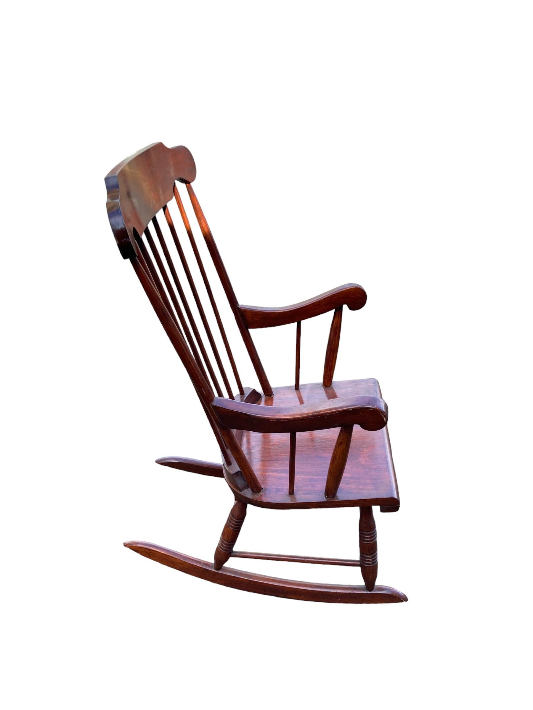 British Windsor style rocking chair, Mid 20th Century, Red Mahogany wood For Sale