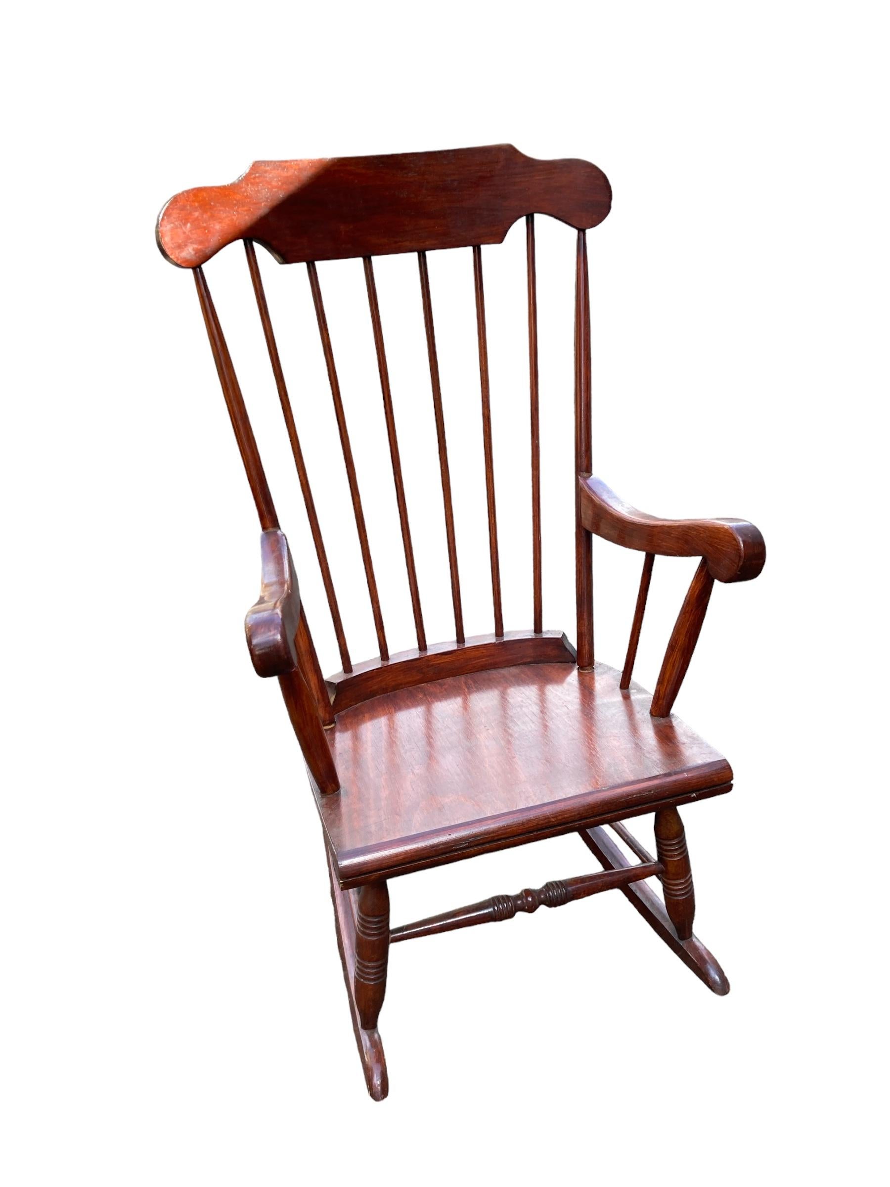 Windsor style rocking chair, Mid 20th Century, Red Mahogany wood For Sale 2