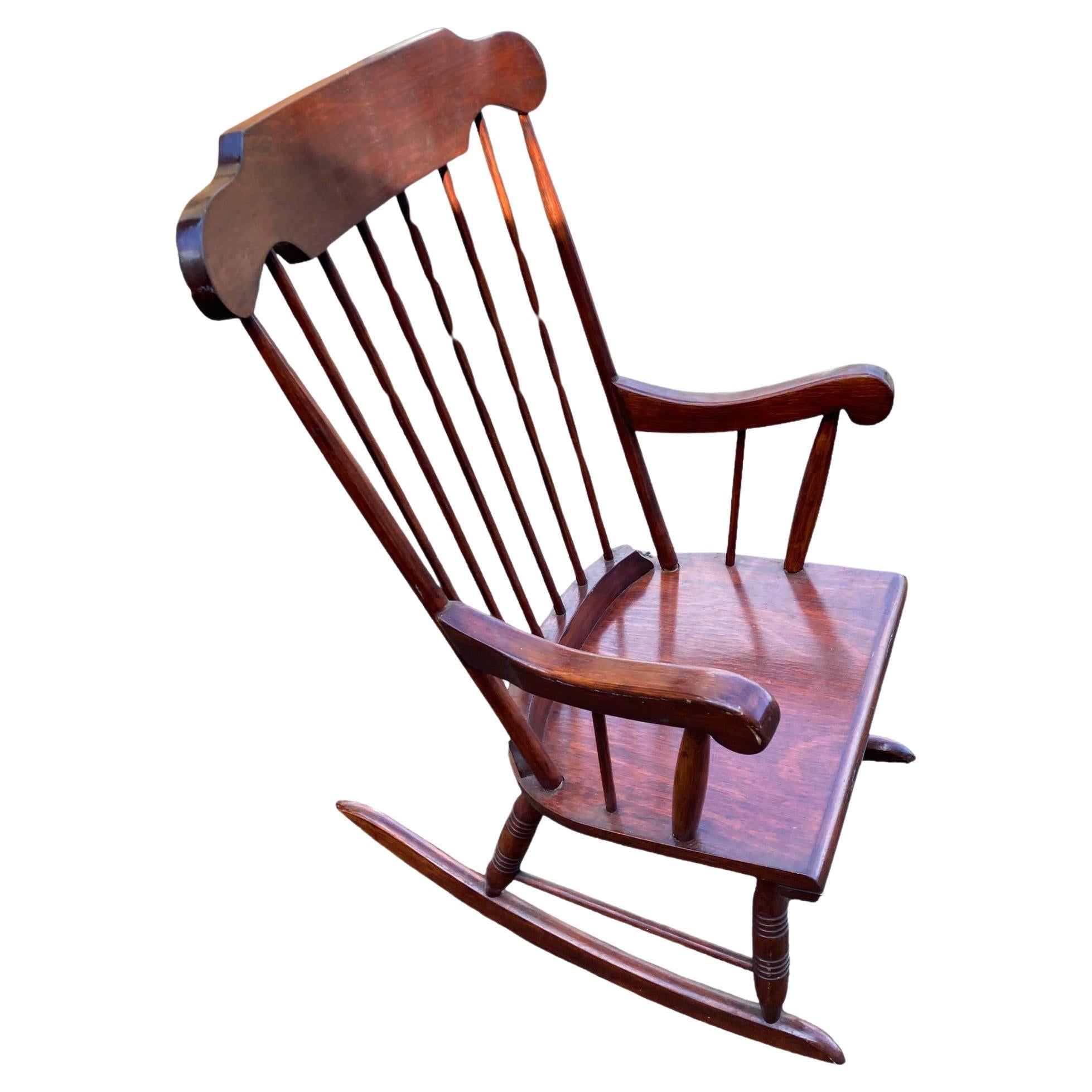 Windsor style rocking chair, Mid 20th Century, Red Mahogany wood For Sale