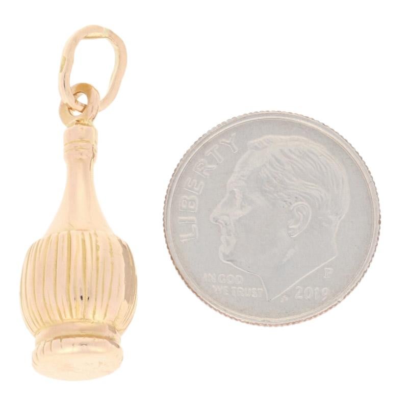 Wine Bottle Charm, 18k Yellow Gold Vino Pendant In Excellent Condition In Greensboro, NC