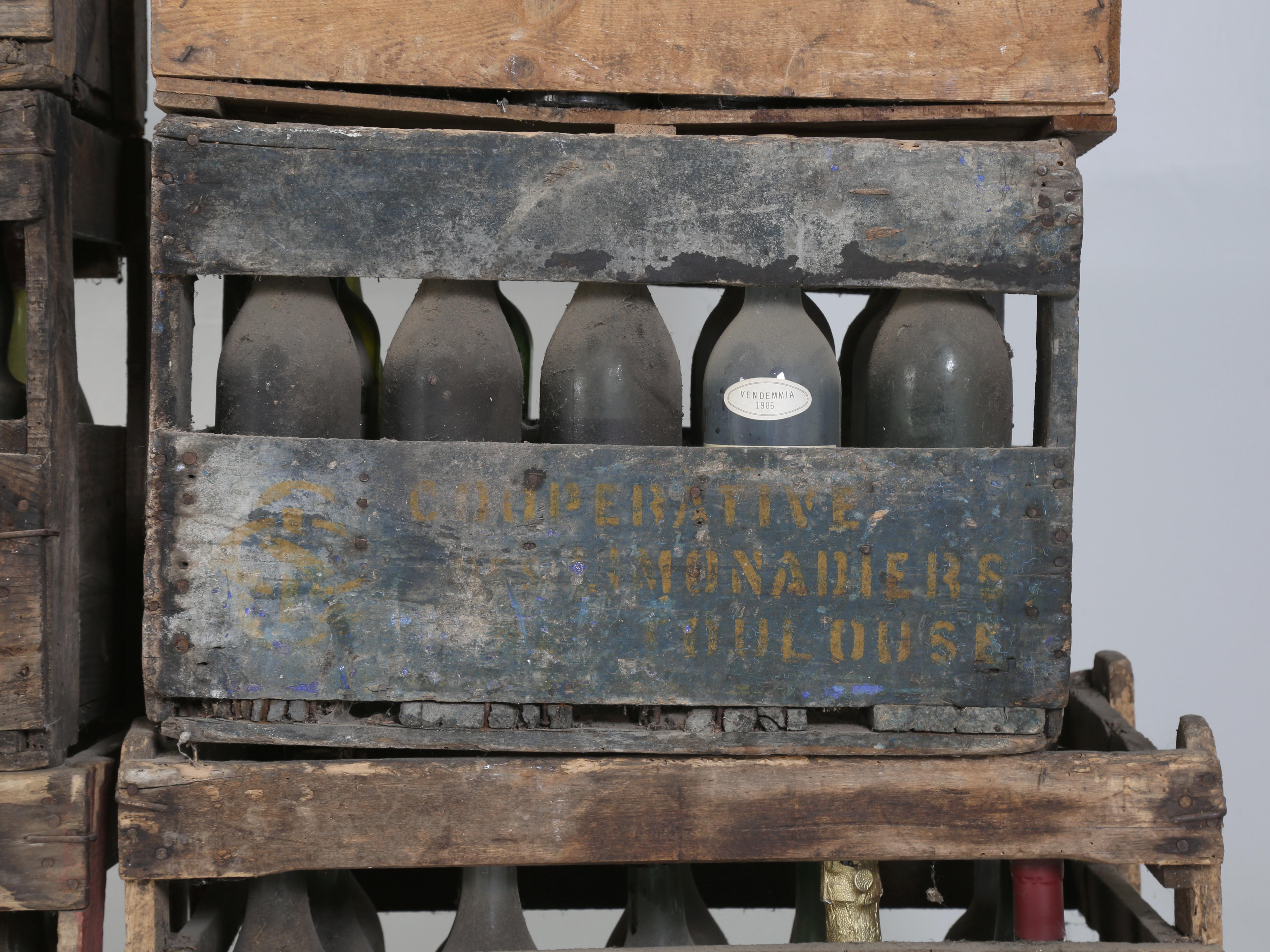 Weinkeller-Dekoration mit (19) alten französischen Weinkisten aus Holz, nicht verarbeitend  im Angebot 4