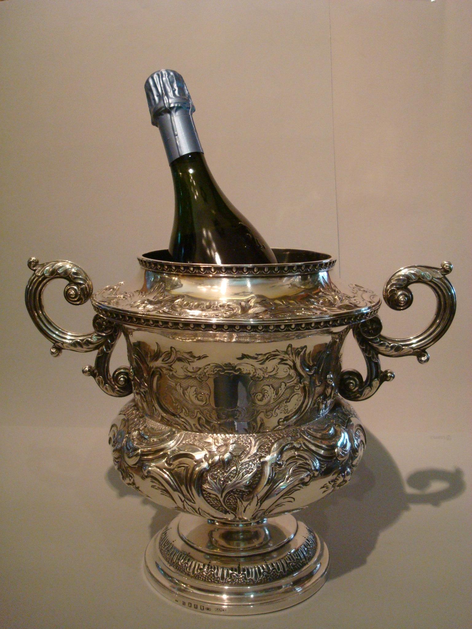 Fine chinoiserie wine or champagne cooler, sterling silver, Dublin 1812, George III, James Scott maker, HAMY retailer. It has engraved Chinese scenes all-over. Fully marked. Campagna-urn form, with leaf handles, chinoiserie design.