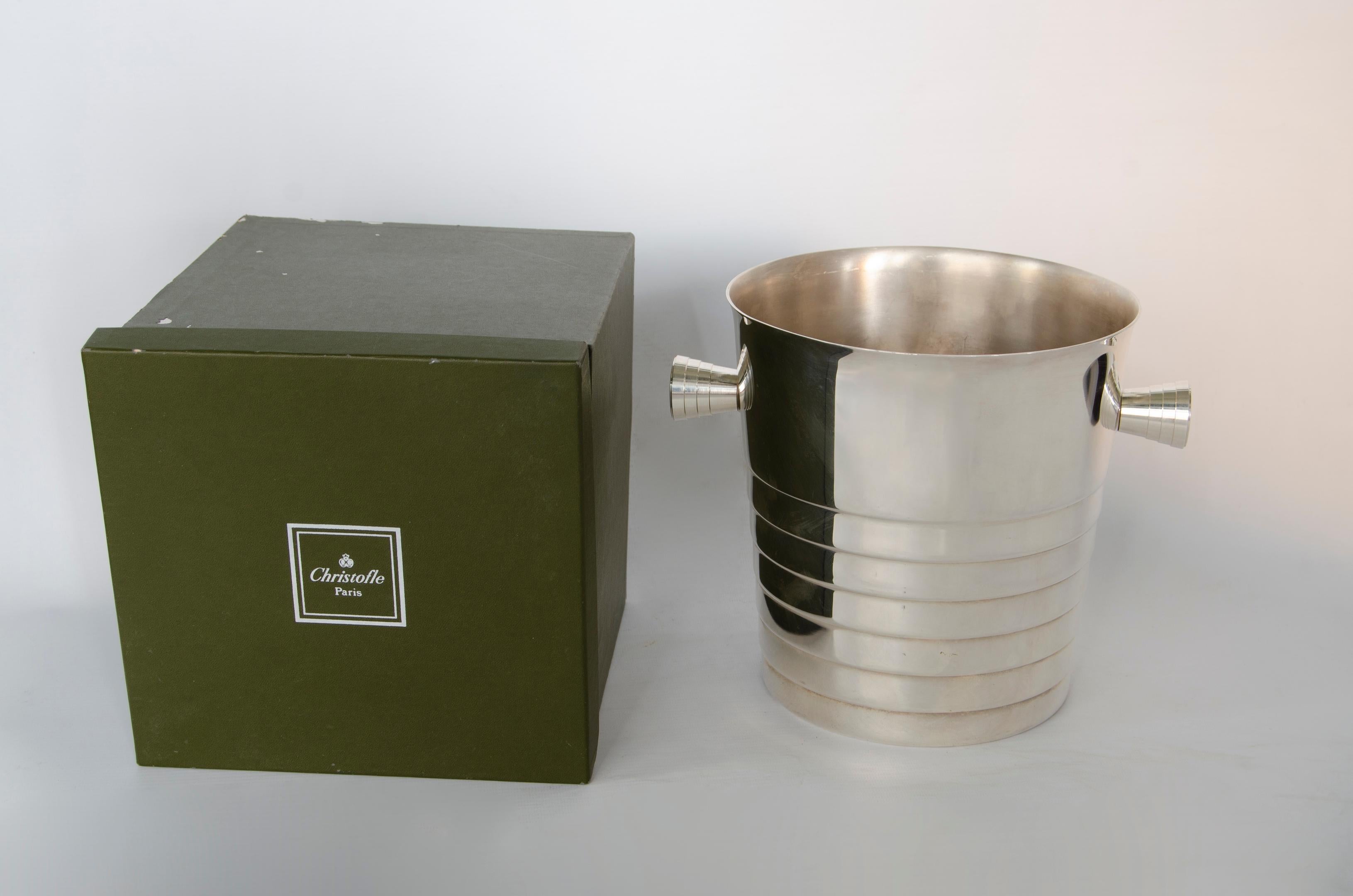 Enfriador de vino Chisofle, Francia
Origen Francia Años 60
Galvanoplastia metálica
En perfecto estado y en su caja original.