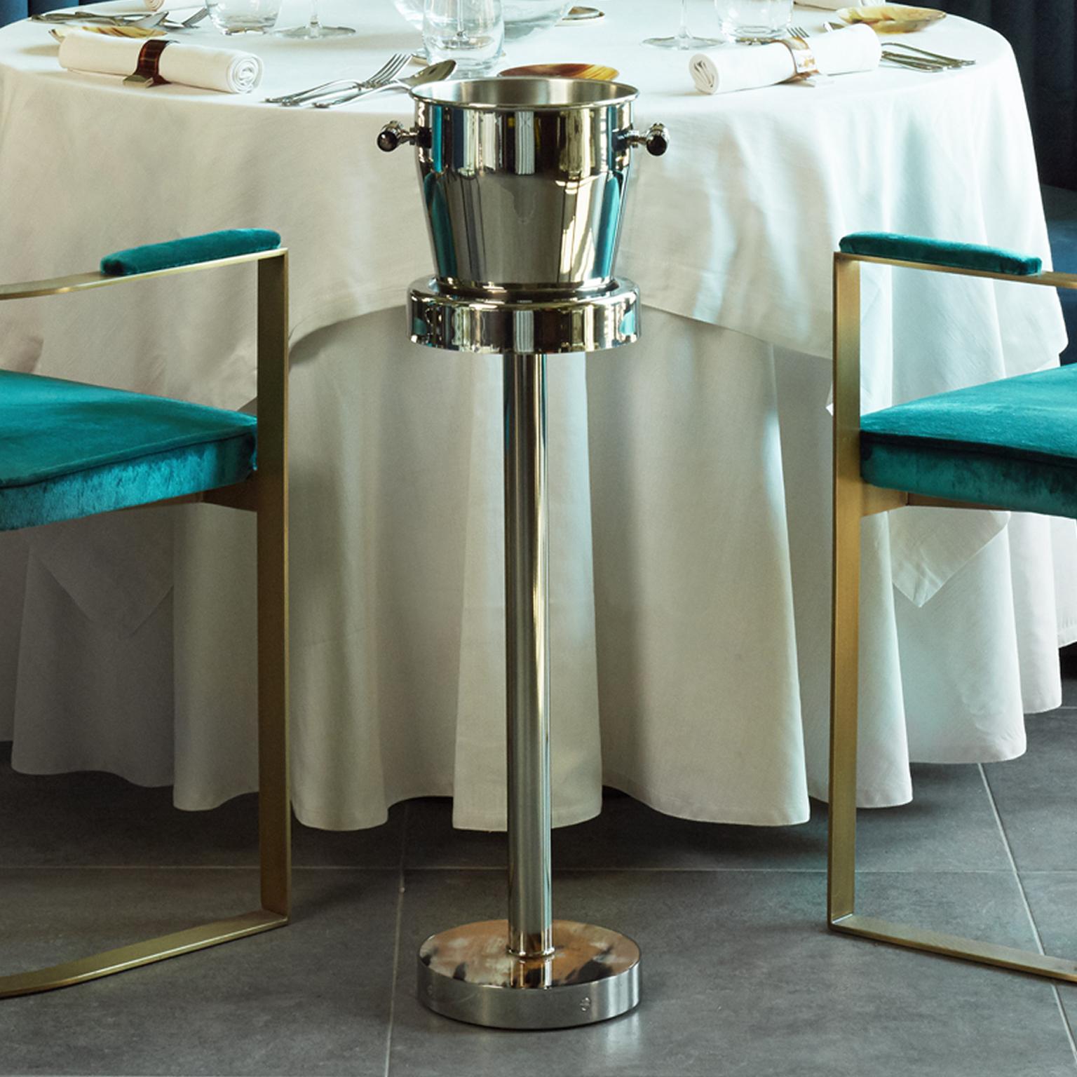 Distinguished by a timeless and sophisticated design, the floor standing wine cooler is a combination of style and functionality. Crafted in stainless steel, this bucket can store a bottle of wine or champagne at the right serving temperature. The