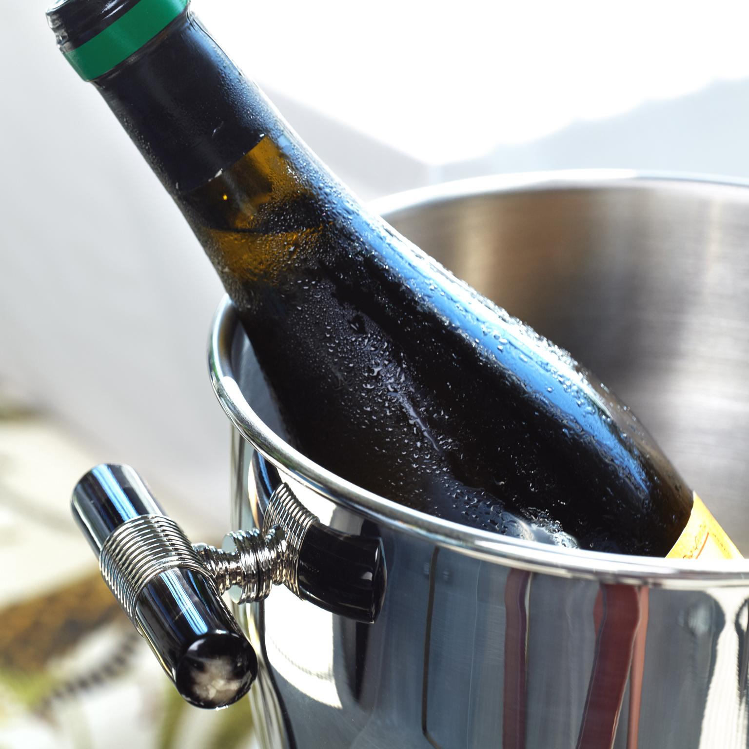 italien Refroidisseur à vin avec Stand en acier inoxydable et Corno Italiano, Mod. 530-531 en vente