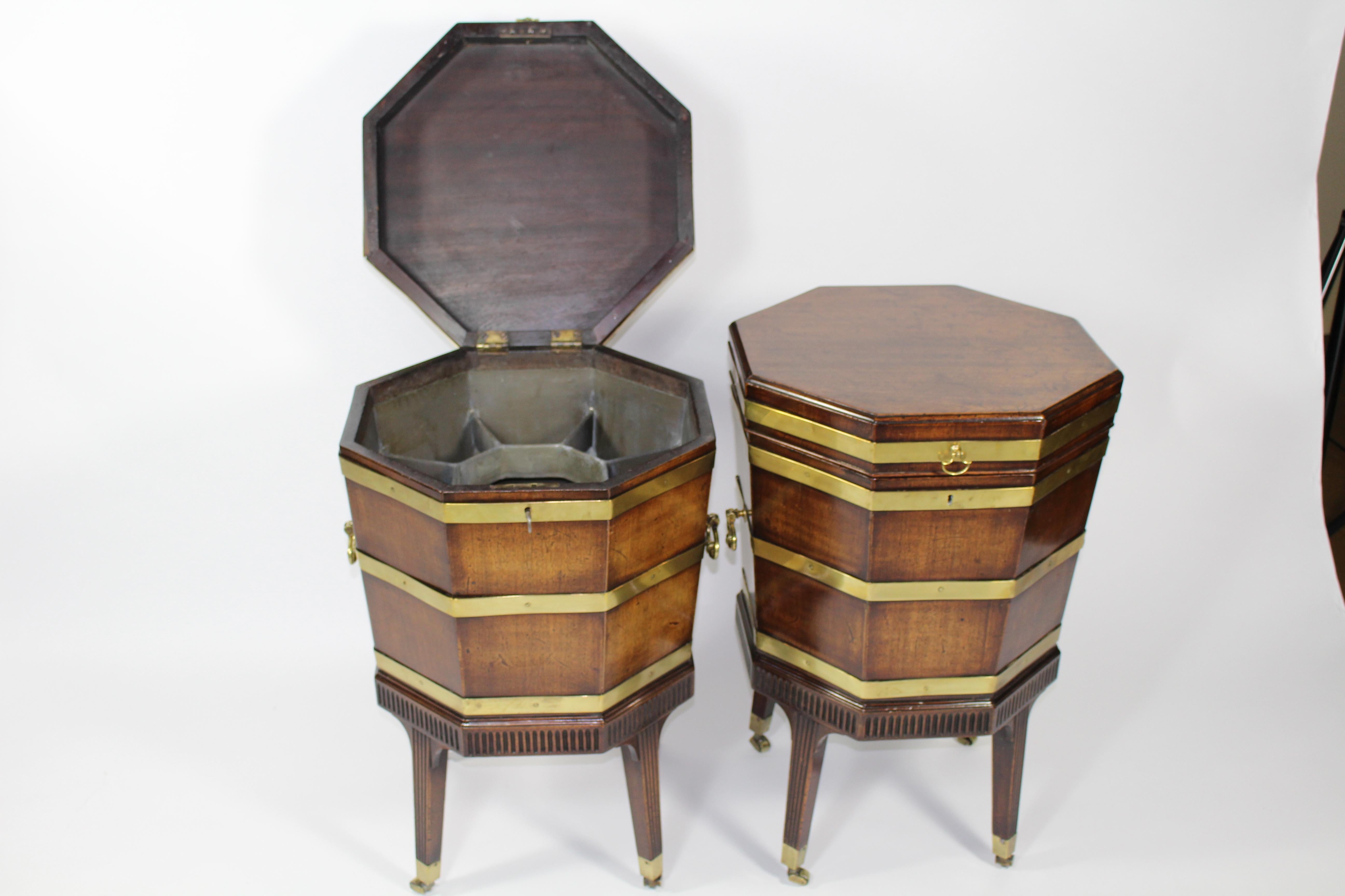 Georgian Rare pair of 18th century mahogany wine coolers/cellerets For Sale
