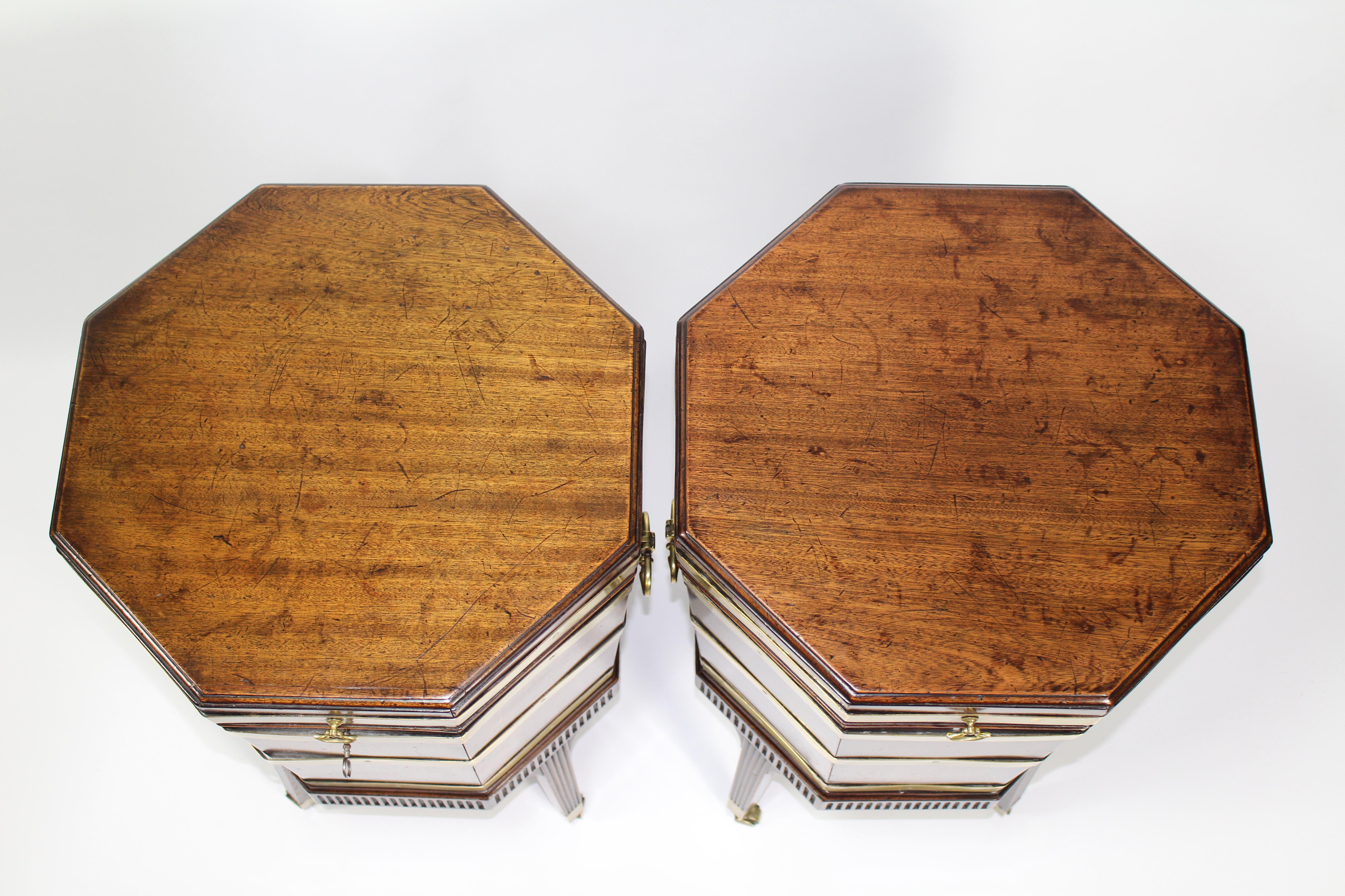 Rare pair of 18th century mahogany wine coolers/cellerets In Good Condition For Sale In Herzele, BE