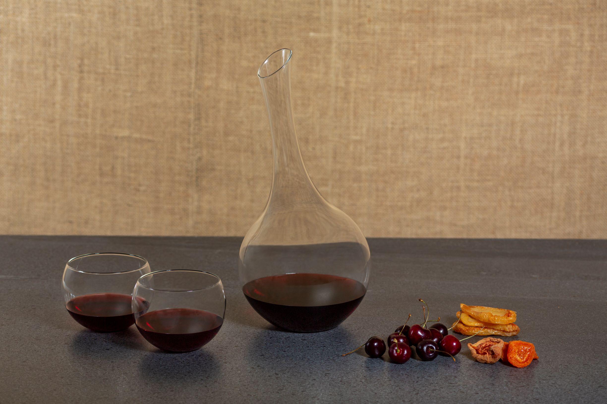 International Style Wine carafe of hand-blown borosilicate glass from the SoShiro Pok collection For Sale