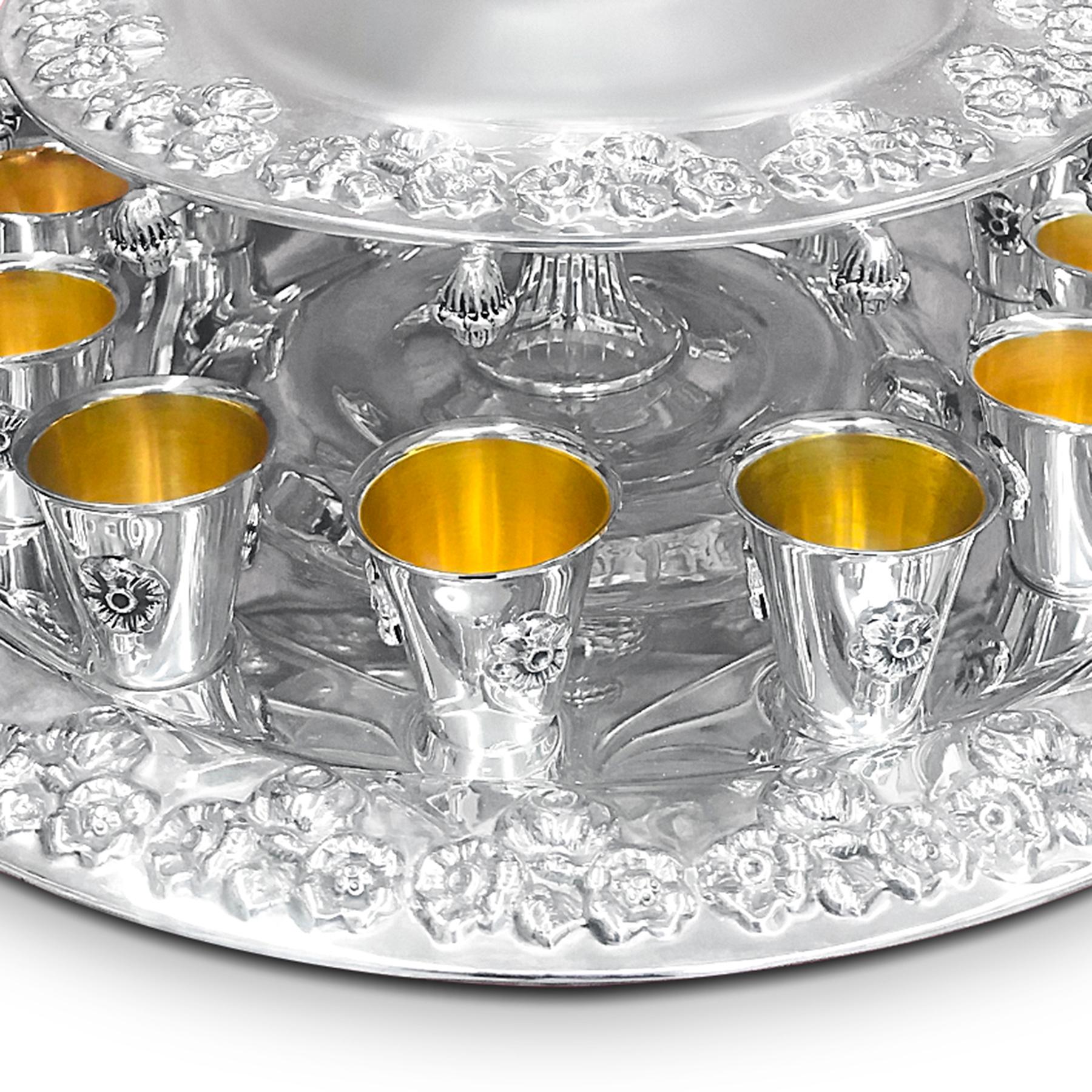 Artisan Wine Fountain in .925 Sterling Silver and 18 Karat Gold-Plated Inside Each Cups For Sale