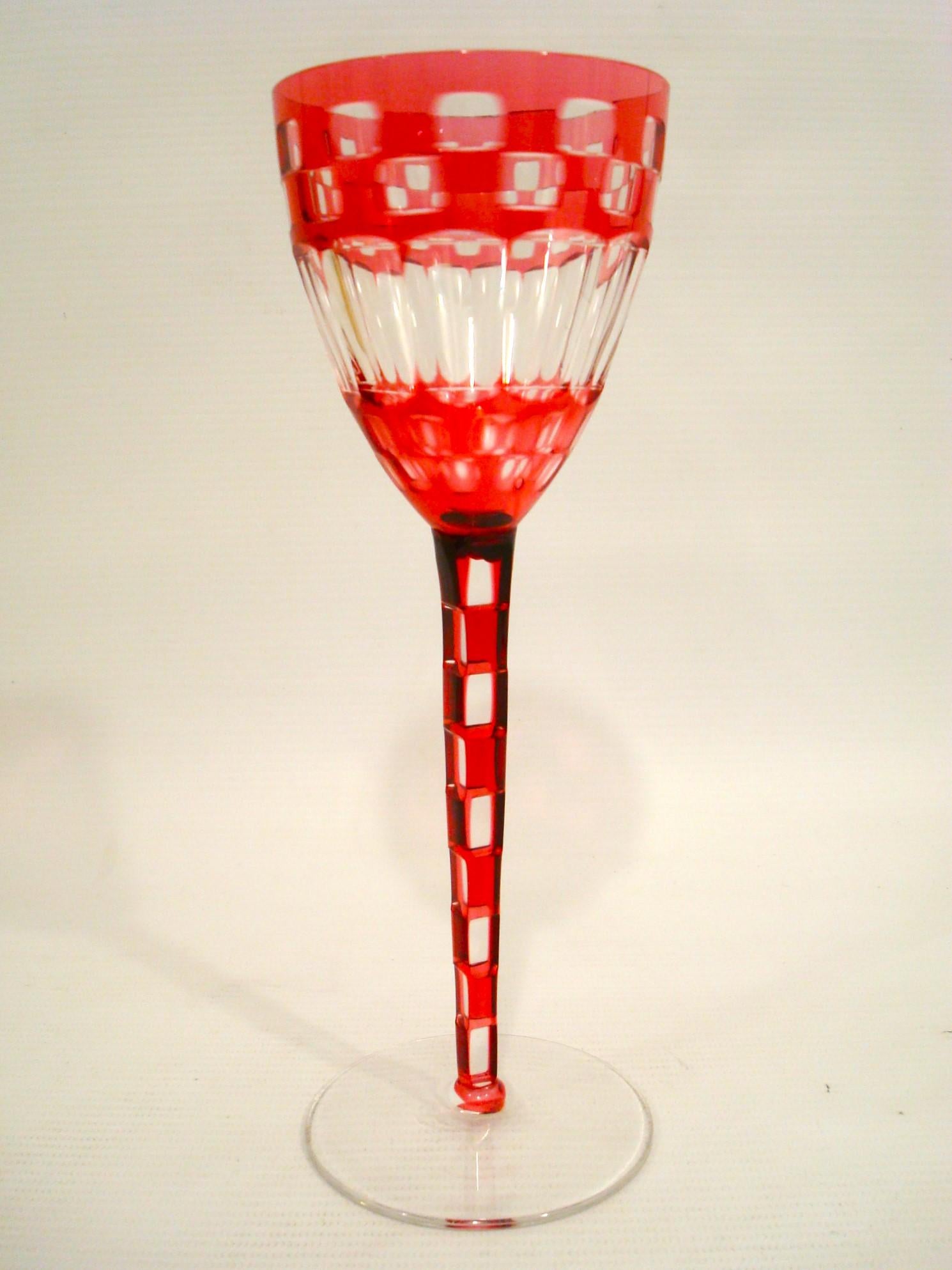 Rotes Weinglas Jugendstil Design Otto Prutscher von Meyr's Neffe Adolf Bohemia 1907. Fantastisches rotes Glas von Otto Prutscher. Außergewöhnliches Collectional Drinking Glass in perfektem Zustand.
Wiener Secession
EXZELLENTER ZUSTAND / Es sind