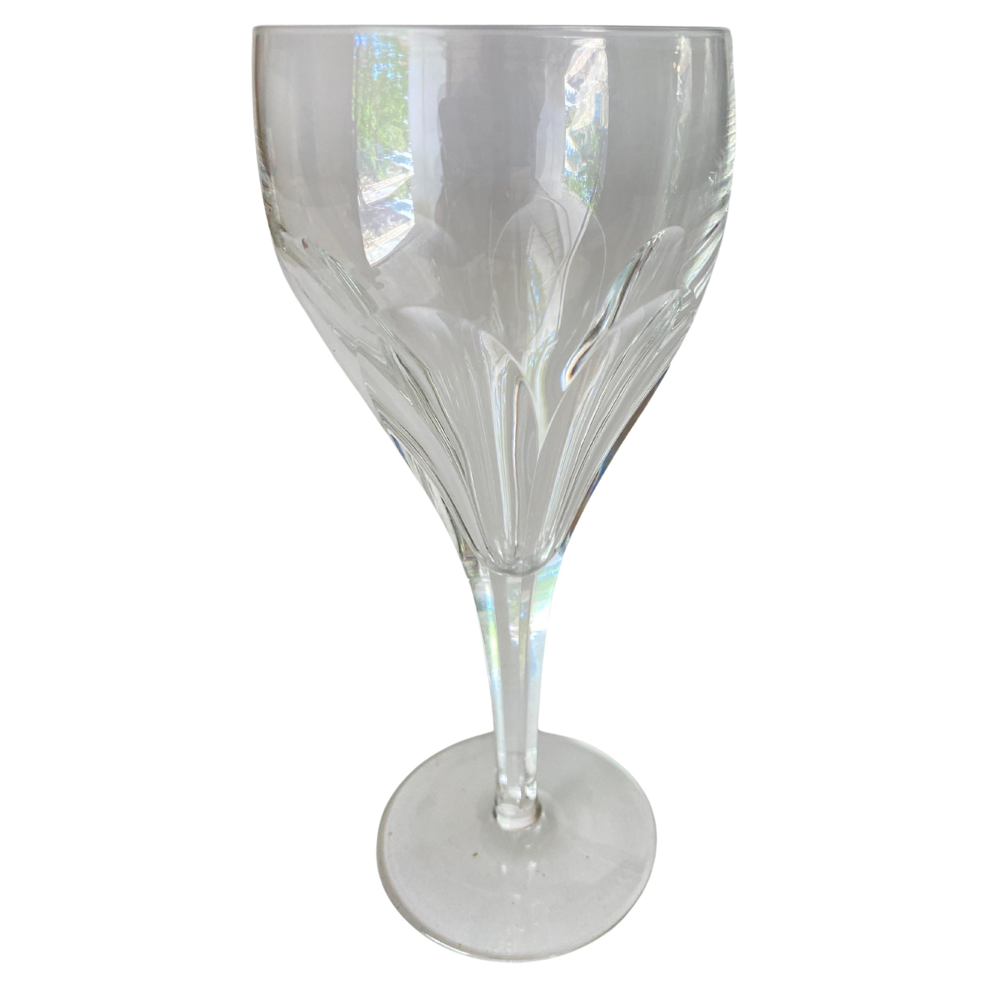 Satz von 8 Weingläsern, transparent  Farbe. Die Gläser sind mit Verzierungen versehen.
Guter Zustand. Sie sind in Kristall und haben eine elegante Form.
