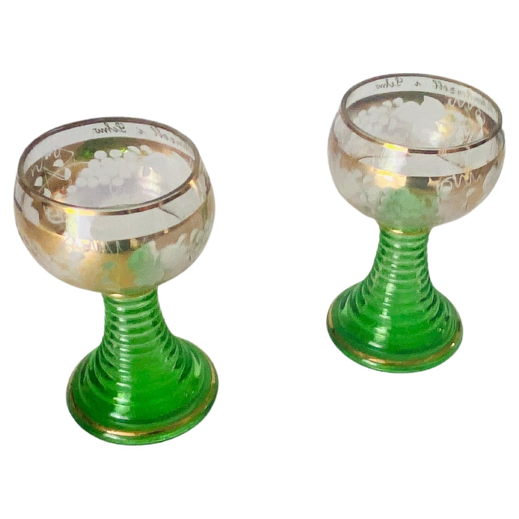 Pair of Wine Glass, in Green and Gilt color. The Glass is carved with decorations.
Good condtion.