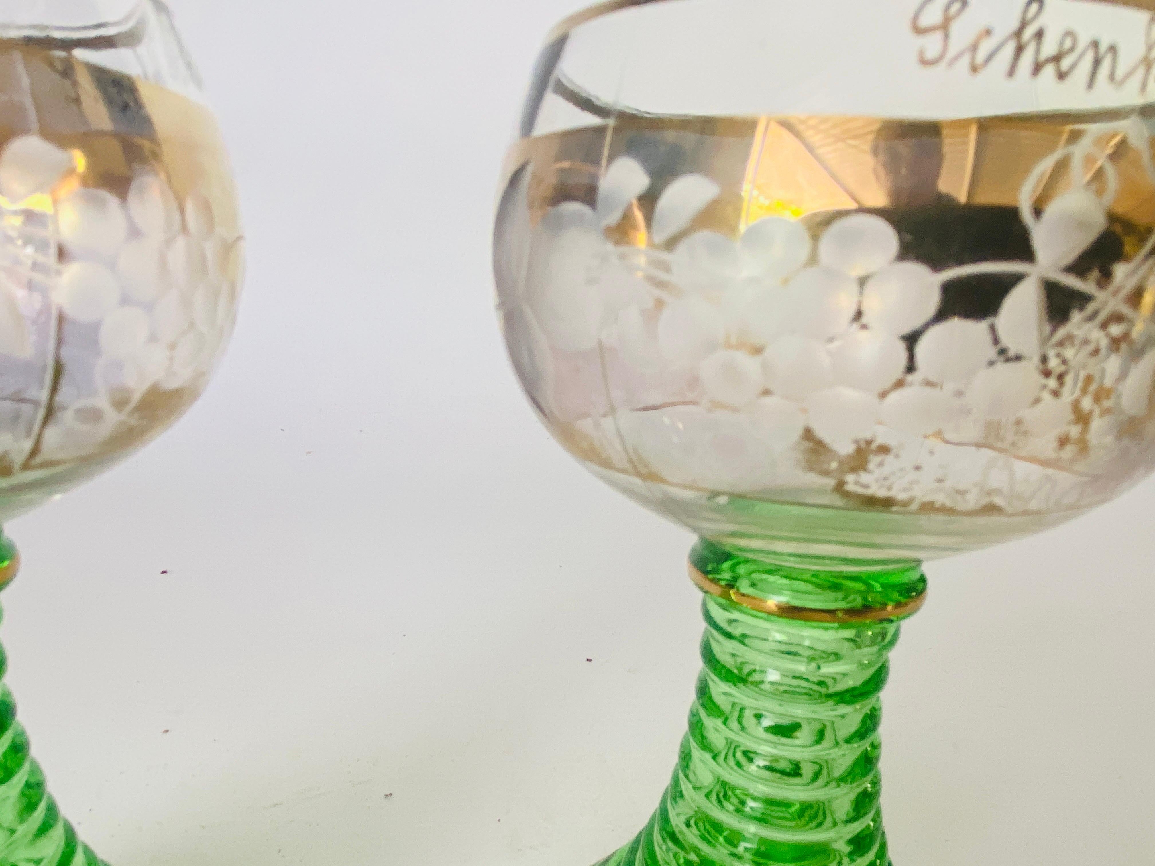 Wine Glasses in Green Gilt Color France circa 1940 Set of 2 In Good Condition For Sale In Auribeau sur Siagne, FR