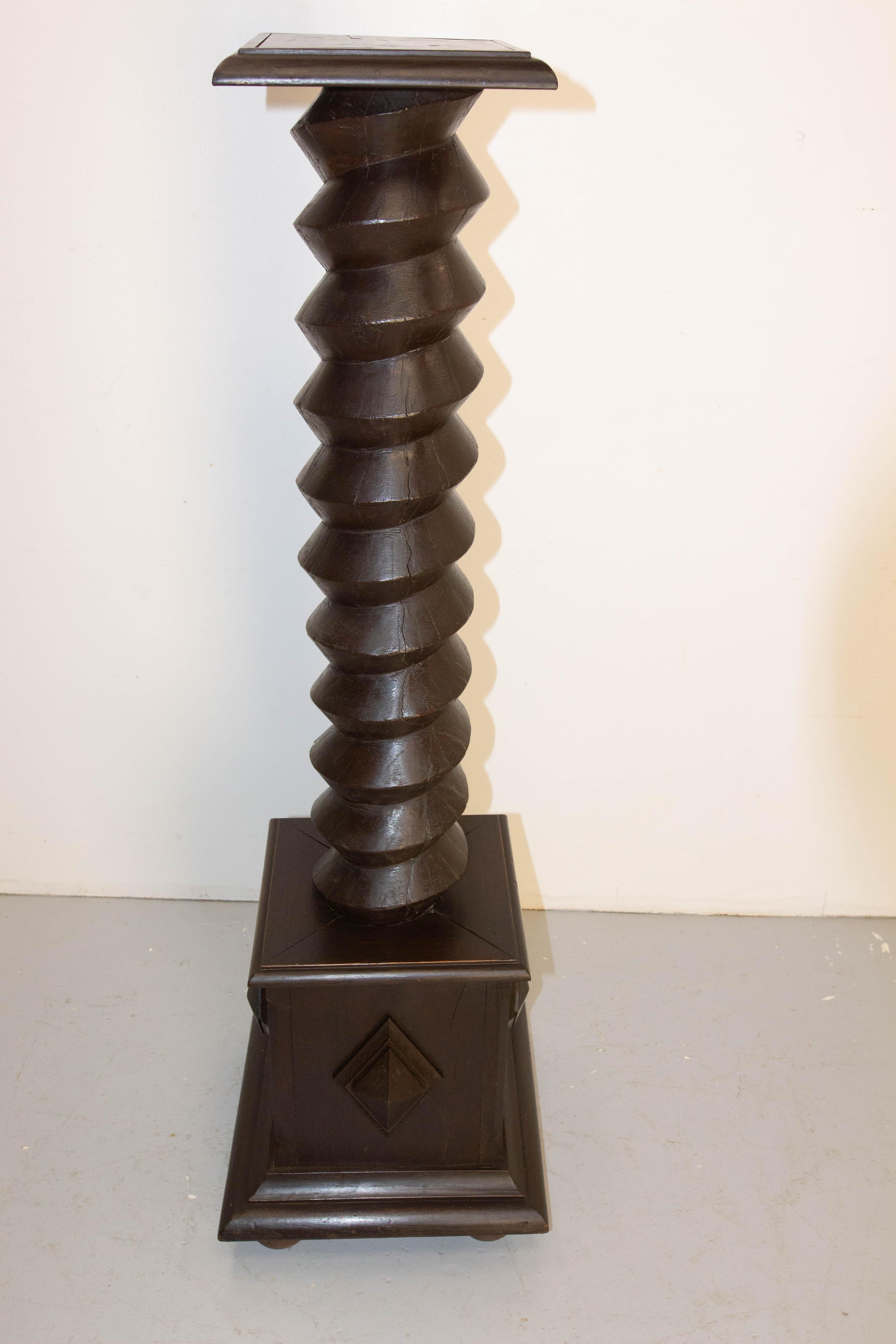 Vite per torchio francese con piedistallo.
La vite è stata impreziosita da una scatola decorata con sculture in legno tagliate a diamante.
Stile brutalista
Molto elegante
Dimensioni della parte superiore 9,84/9,84 pollici (25/25 cm)
Buone condizioni