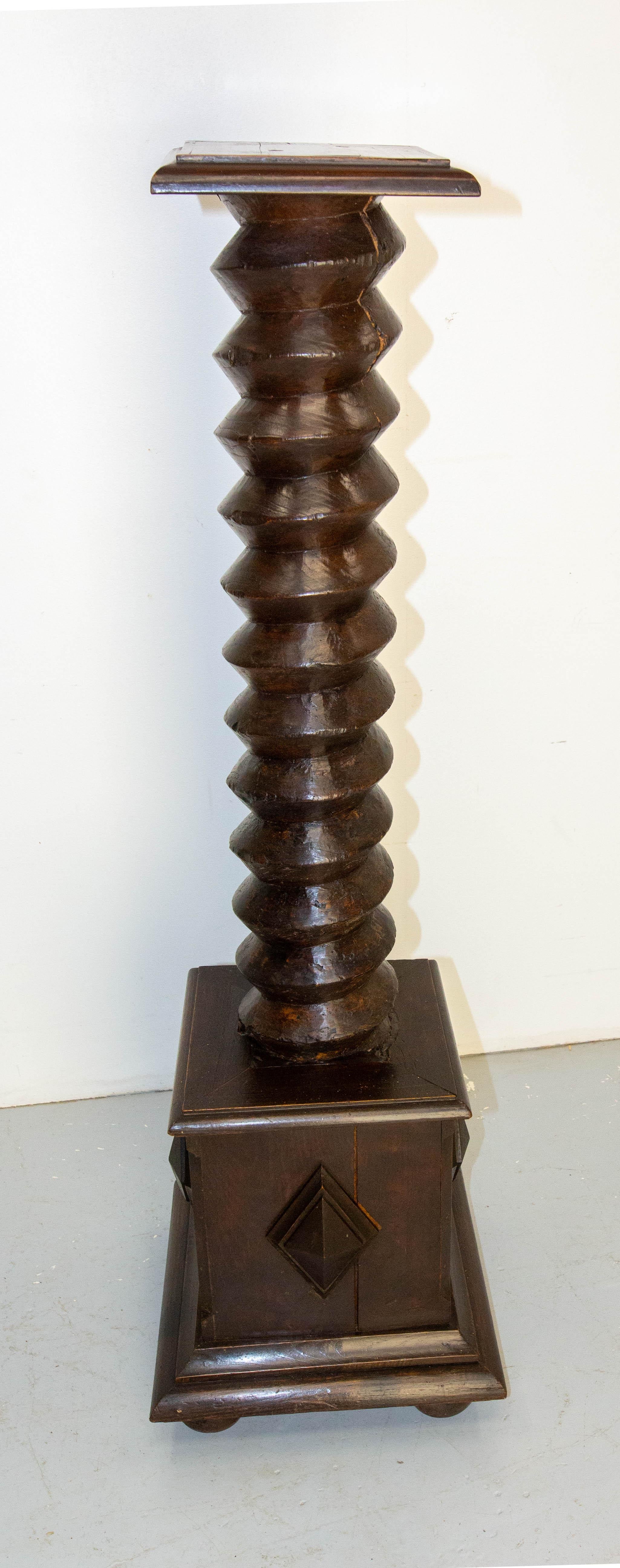 Vite per torchio francese con piedistallo.
La vite è stata impreziosita da una scatola decorata con sculture in legno tagliate a diamante.
Stile brutalista
Molto elegante
Dimensioni della parte superiore 9,84/9,84 pollici (25/25 cm)
Buone condizioni