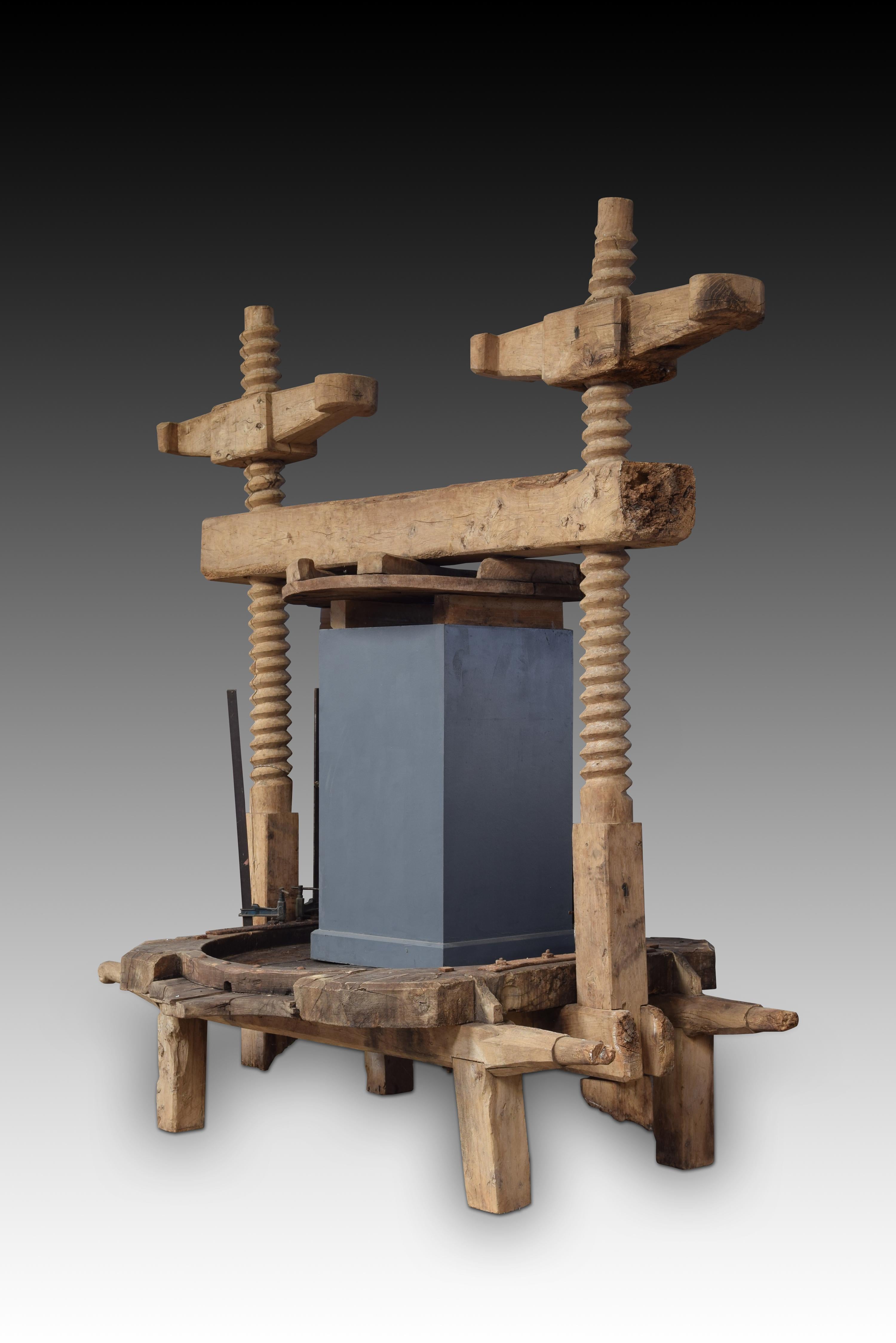 Wine press. Wood, metal. Spain, around 1800. 
Press to extract the juice from the grapes made of wood with two screws on the sides to manually move the plant part of the press located above, which also has a piece to fit into a container where to