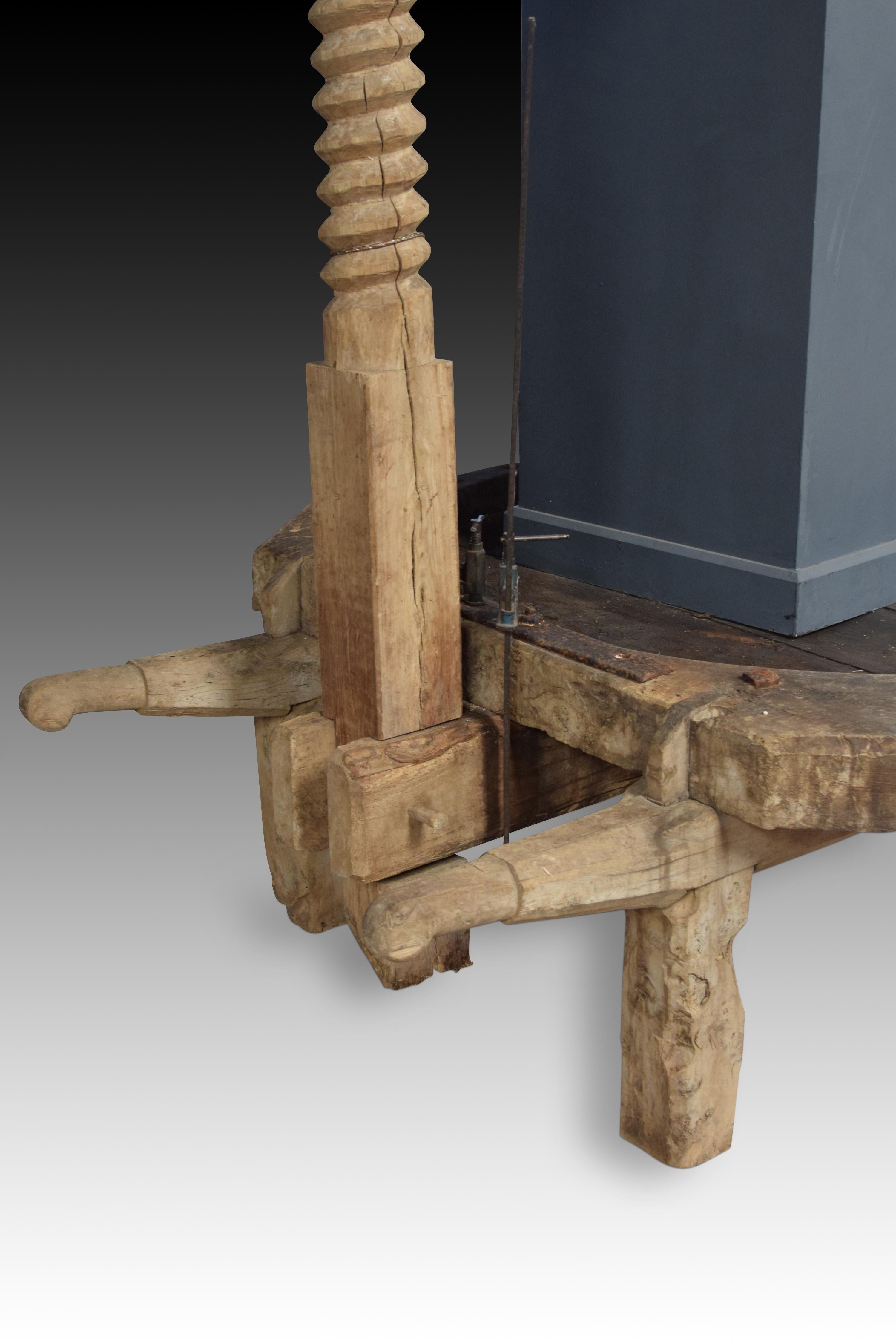 Wine Press, Wood, Metal, Spain, Around 1800 In Fair Condition For Sale In Madrid, ES