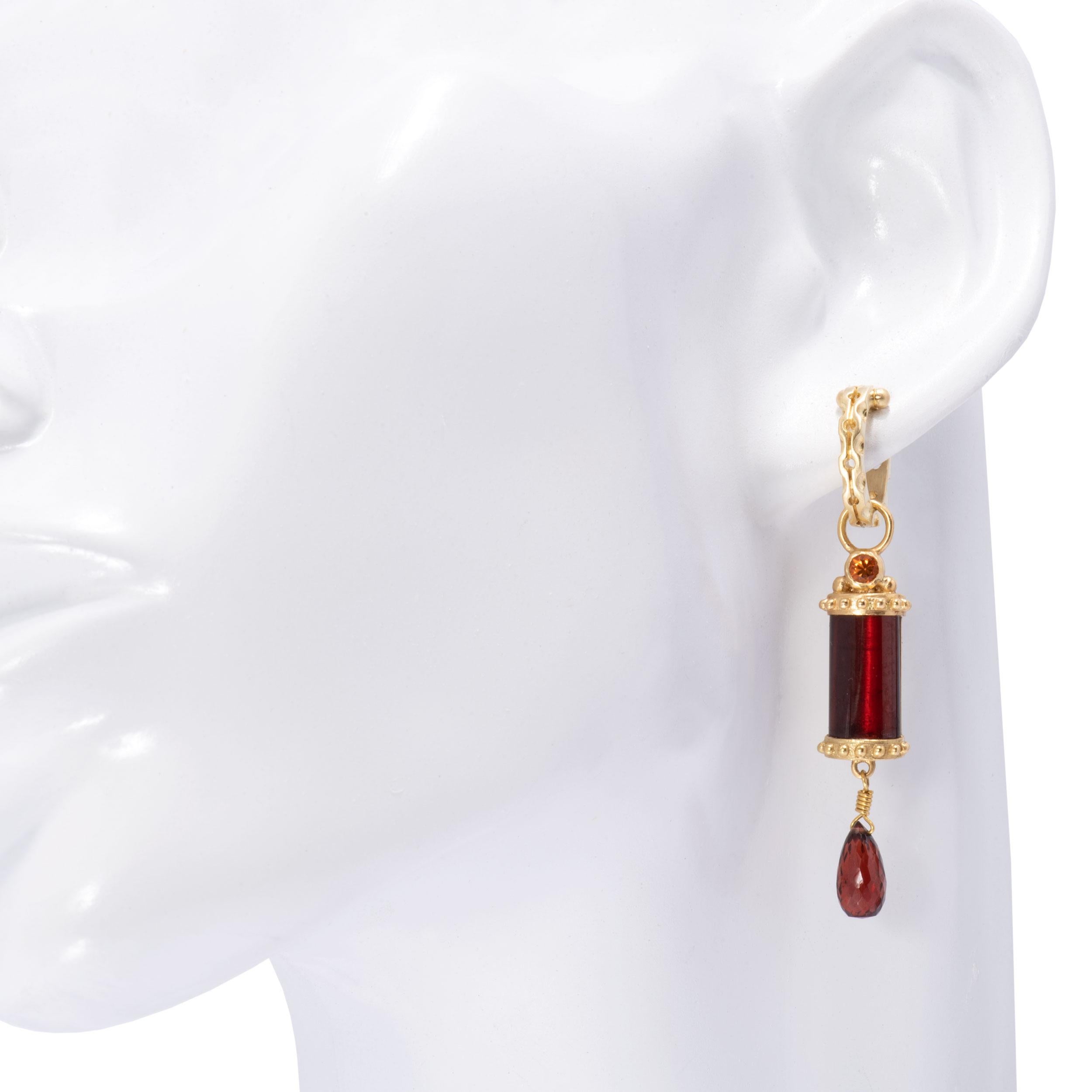 Contemporary Wine Red Garnet Column Drop Earrings in 18 Karat Gold For Sale