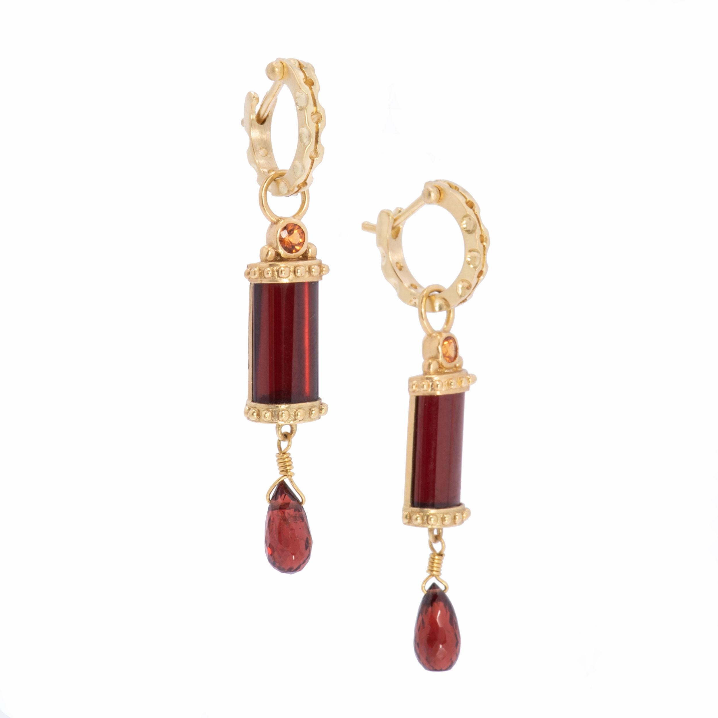Wine Red Garnet Column Drop Earrings in 18 Karat Gold In New Condition For Sale In Santa Fe, NM