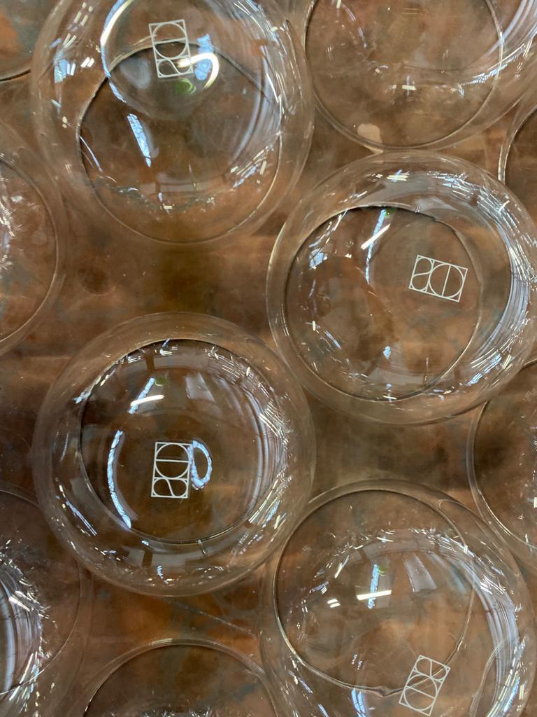 Carafe et ensemble de verres sur un plateau en bois de hêtre de la collection SoShiro Pok en vente 3