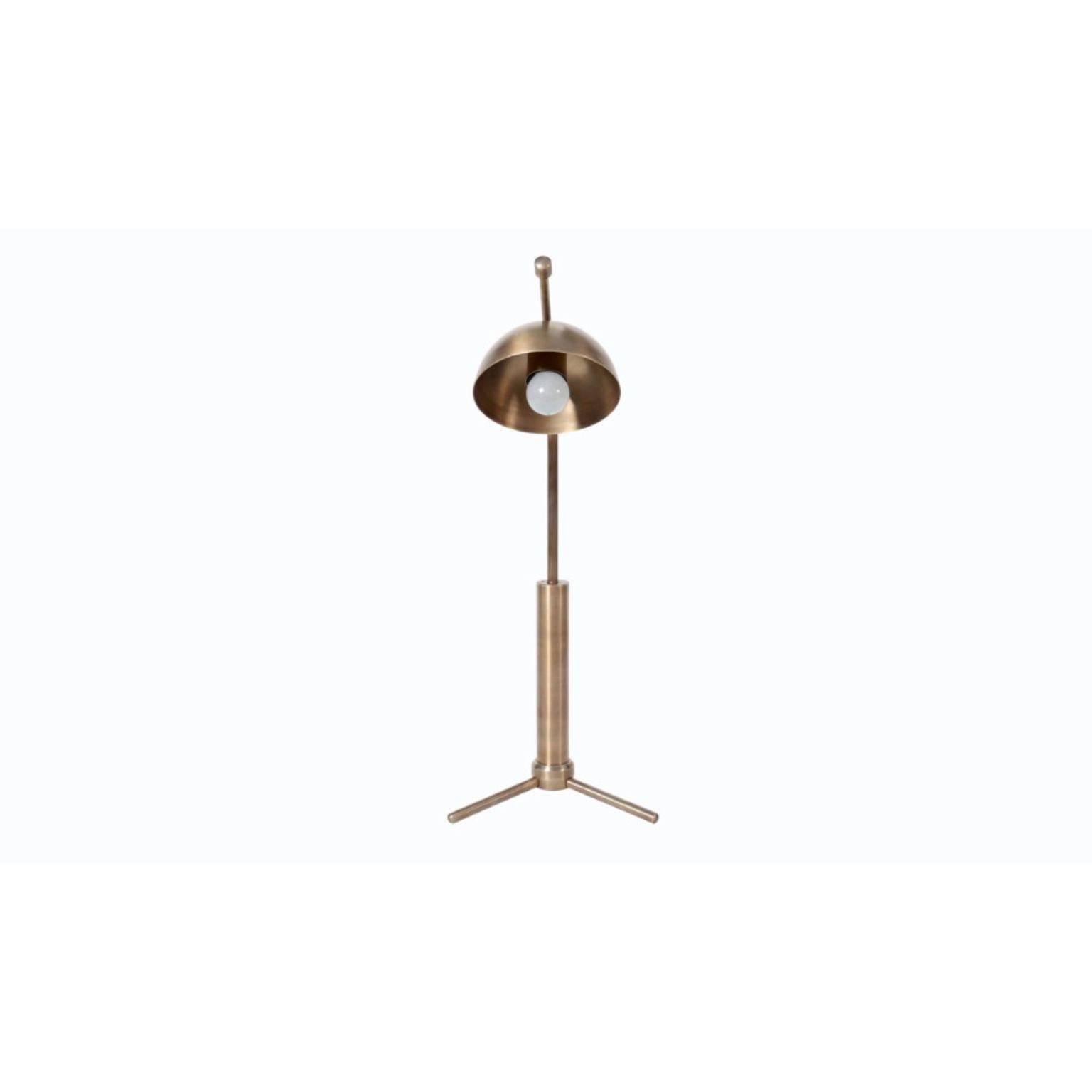 Postmoderne Lampe de bureau à dôme Wing en laiton par Lamp Shaper en vente