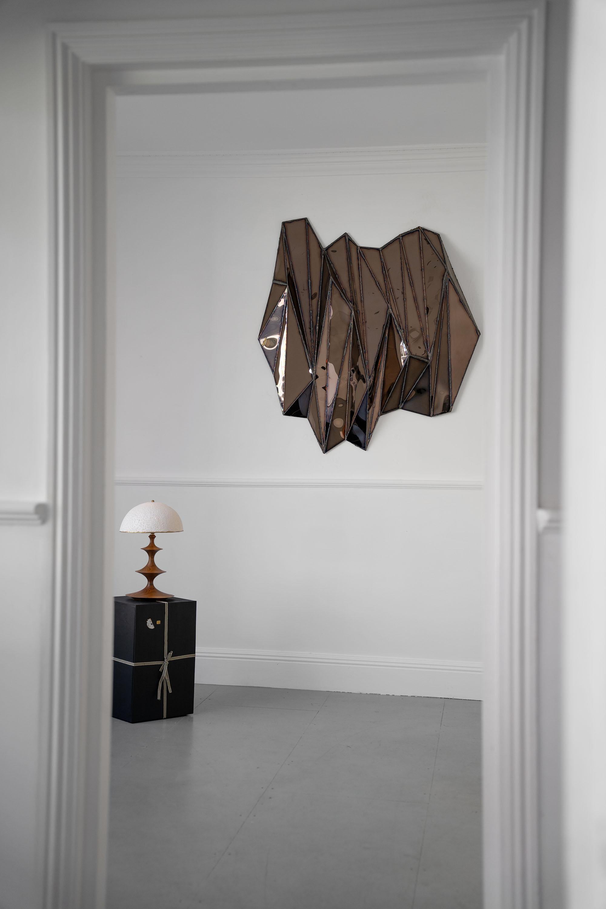 Wing Bronze Wandstück aus geschweißtem, spiegelpoliertem Edelstahl von Julian Mayor (Poliert) im Angebot