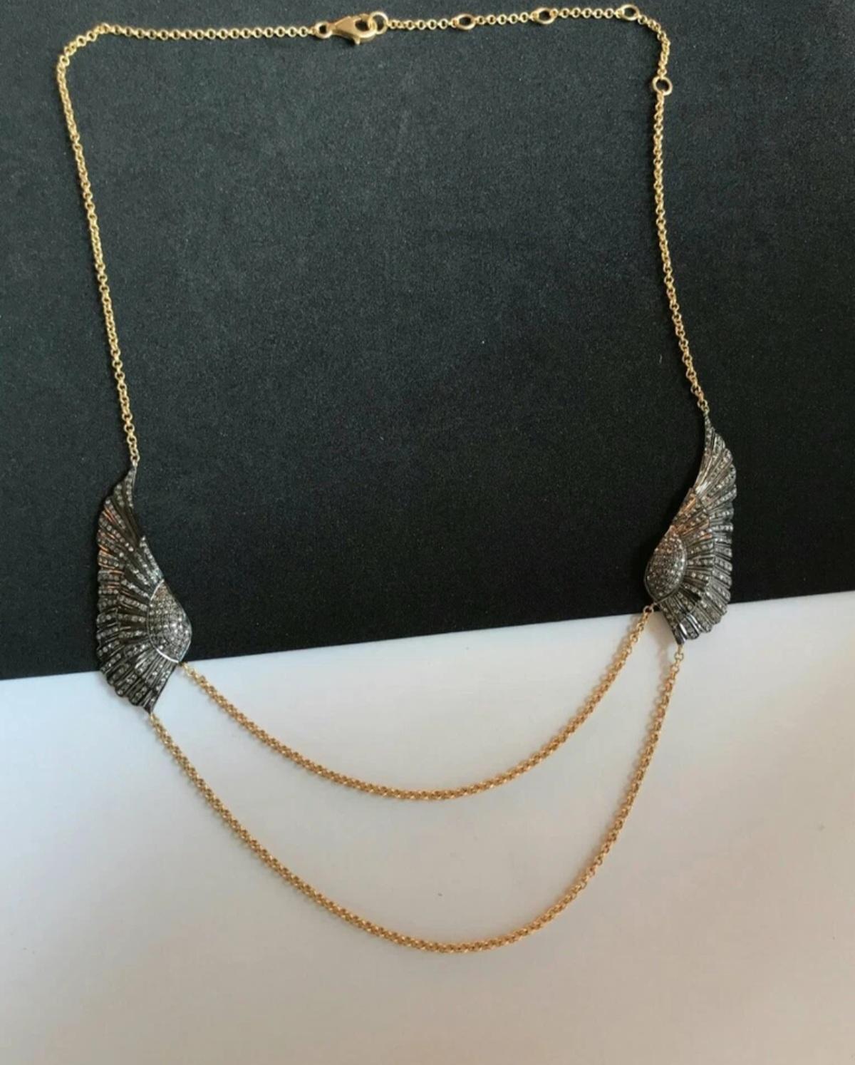 Collana con catena ad ala con pavé di diamanti in argento 925 per un regalo di Natale. In condizioni Nuovo in vendita a Chicago, IL