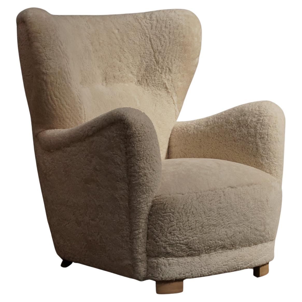 Fauteuil à oreilles, en shearling osseux en vente