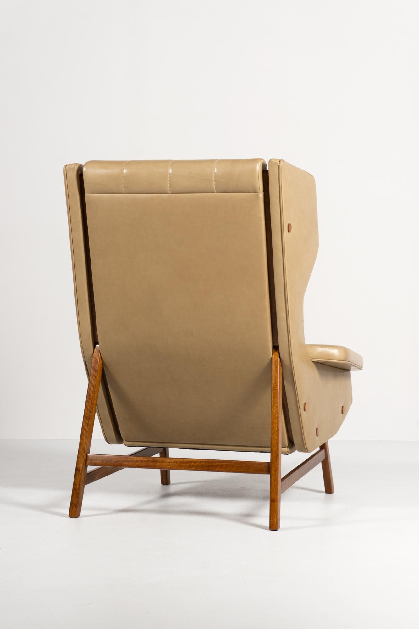 Italian Wing Chair 'Modell 877' Gianfranco Frattini 1957